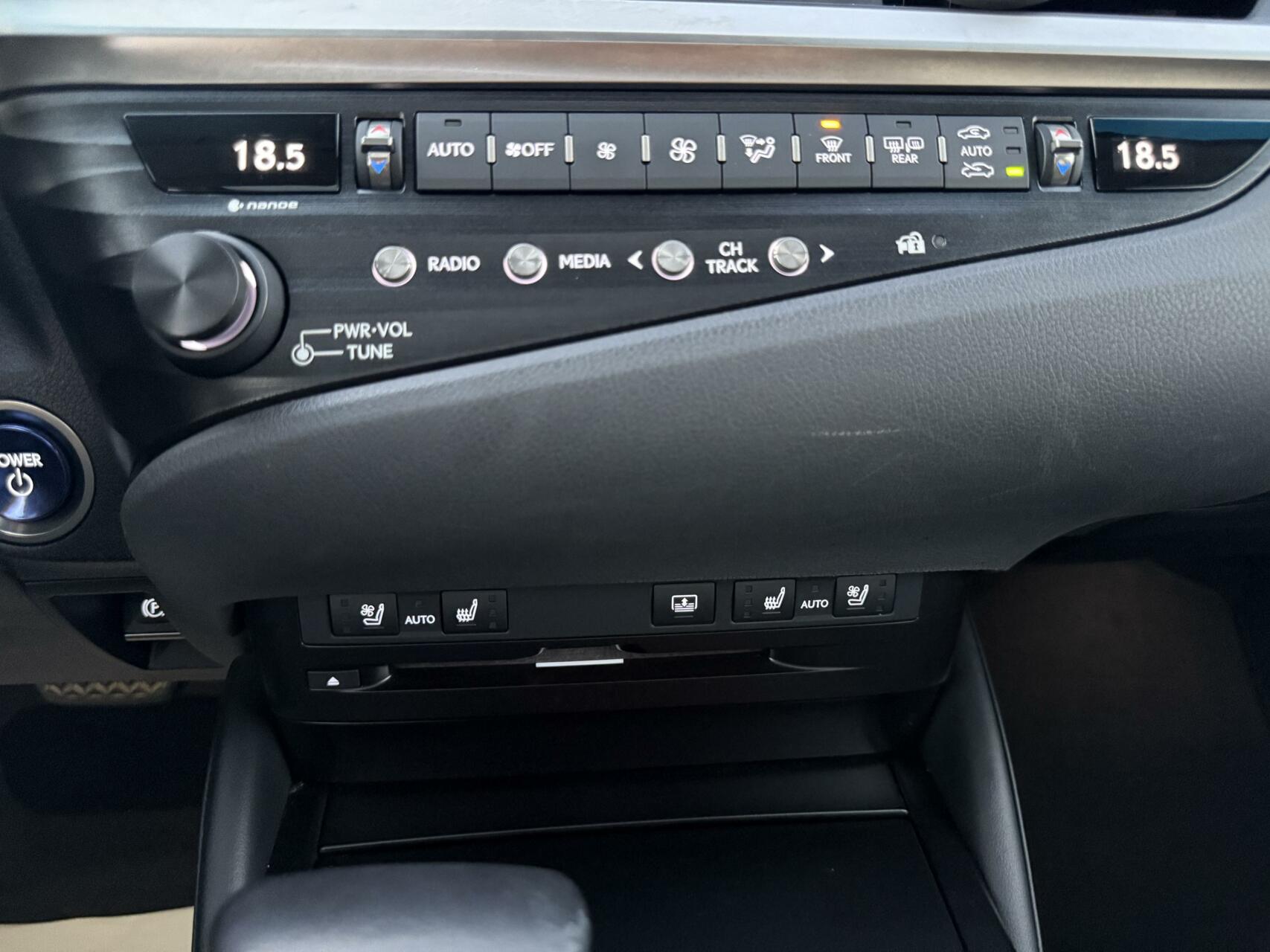 Foto van Lexus Es