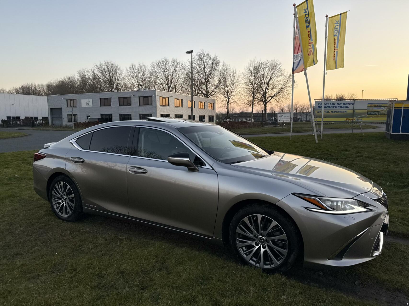 Foto van Lexus Es