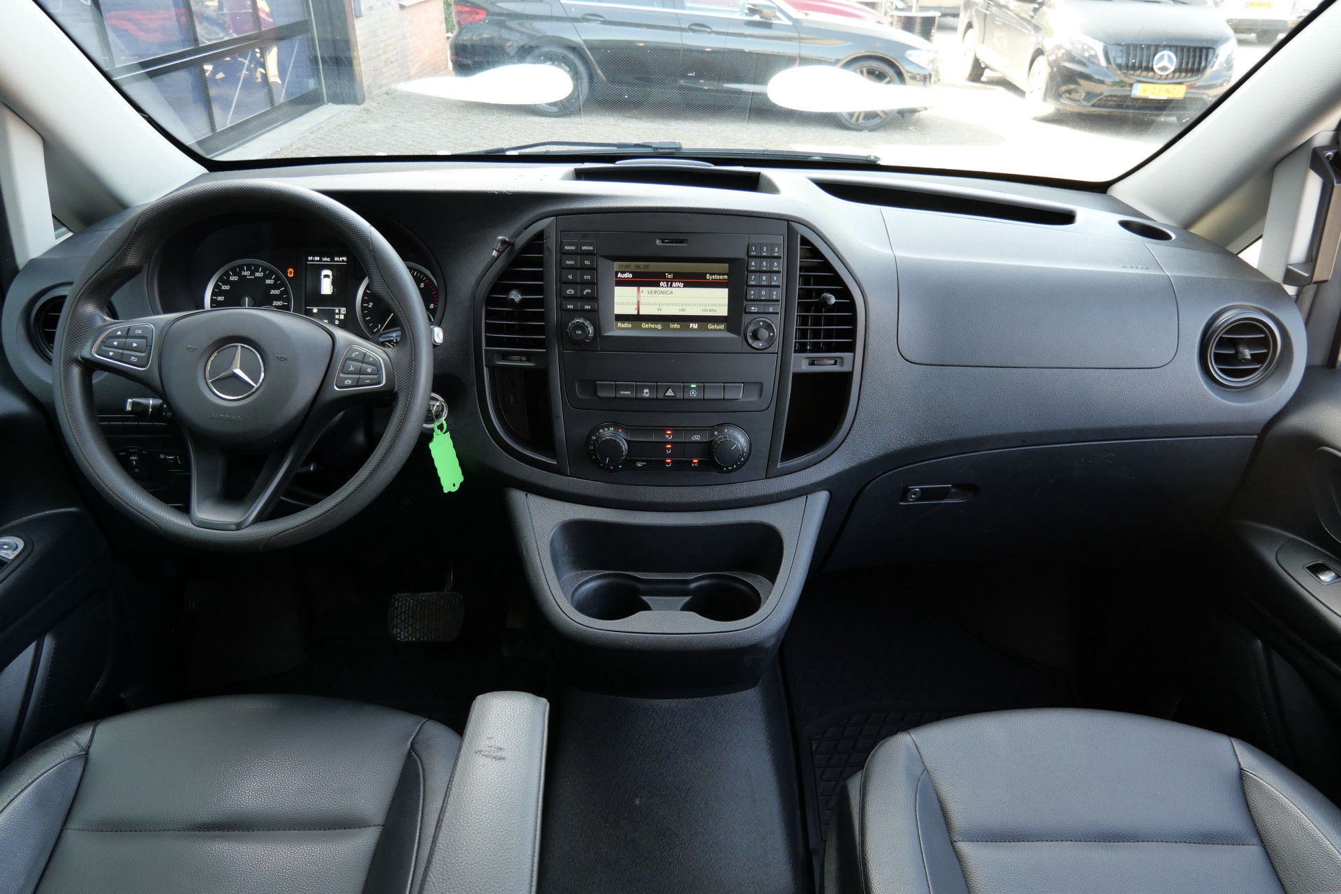 Foto van Mercedes-Benz Vito Tourer
