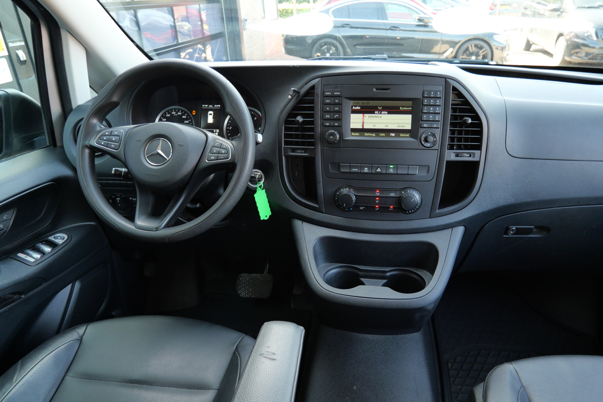 Foto van Mercedes-Benz Vito Tourer