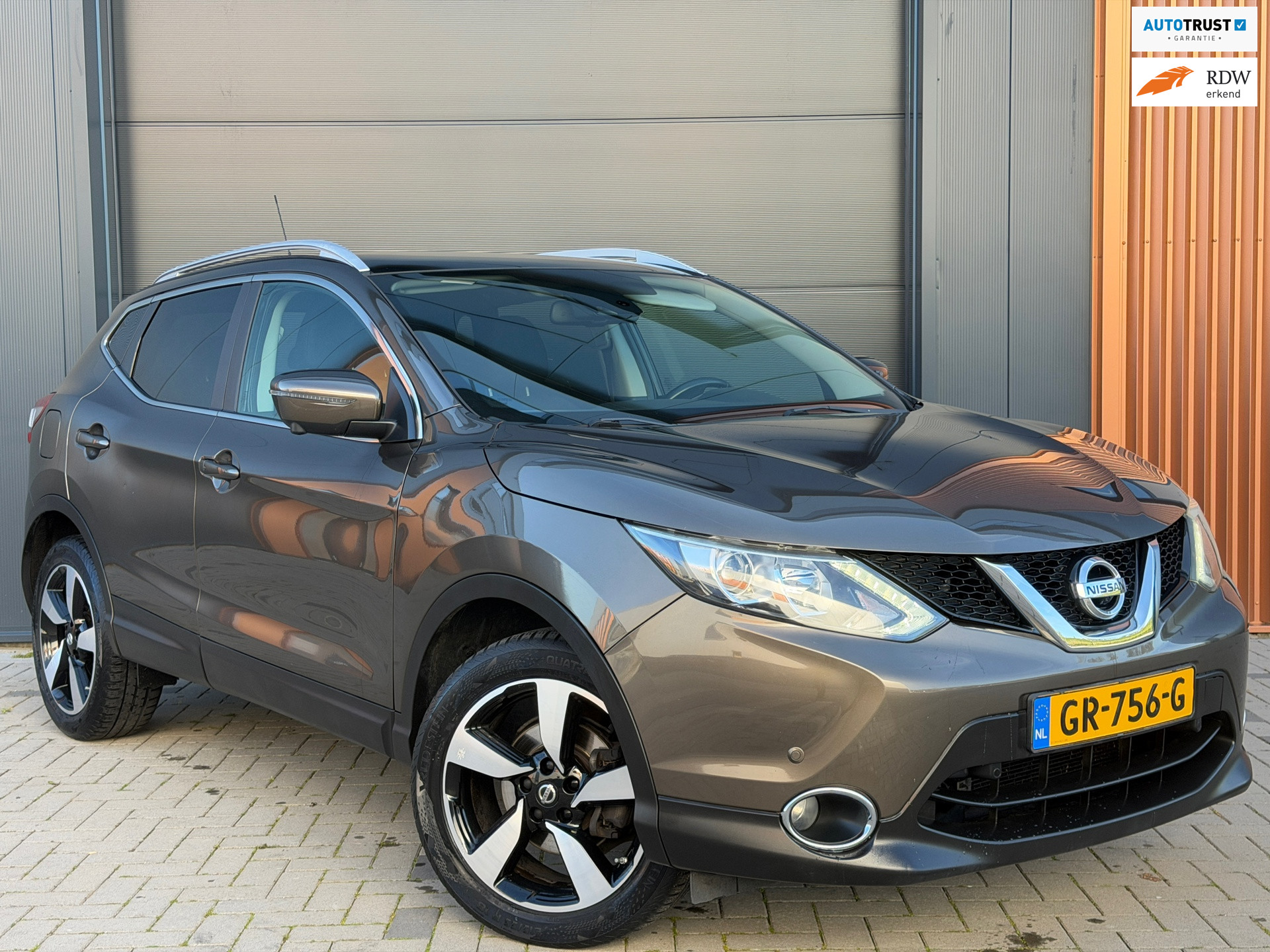 Nissan Nissan Qashqai 1.2 Connect Edition|360 Graden Camera|Pano|Trekhaak|Stoelverwarming|Keyless|Navi|Bluetooth|Full Option 2014 - voorkant