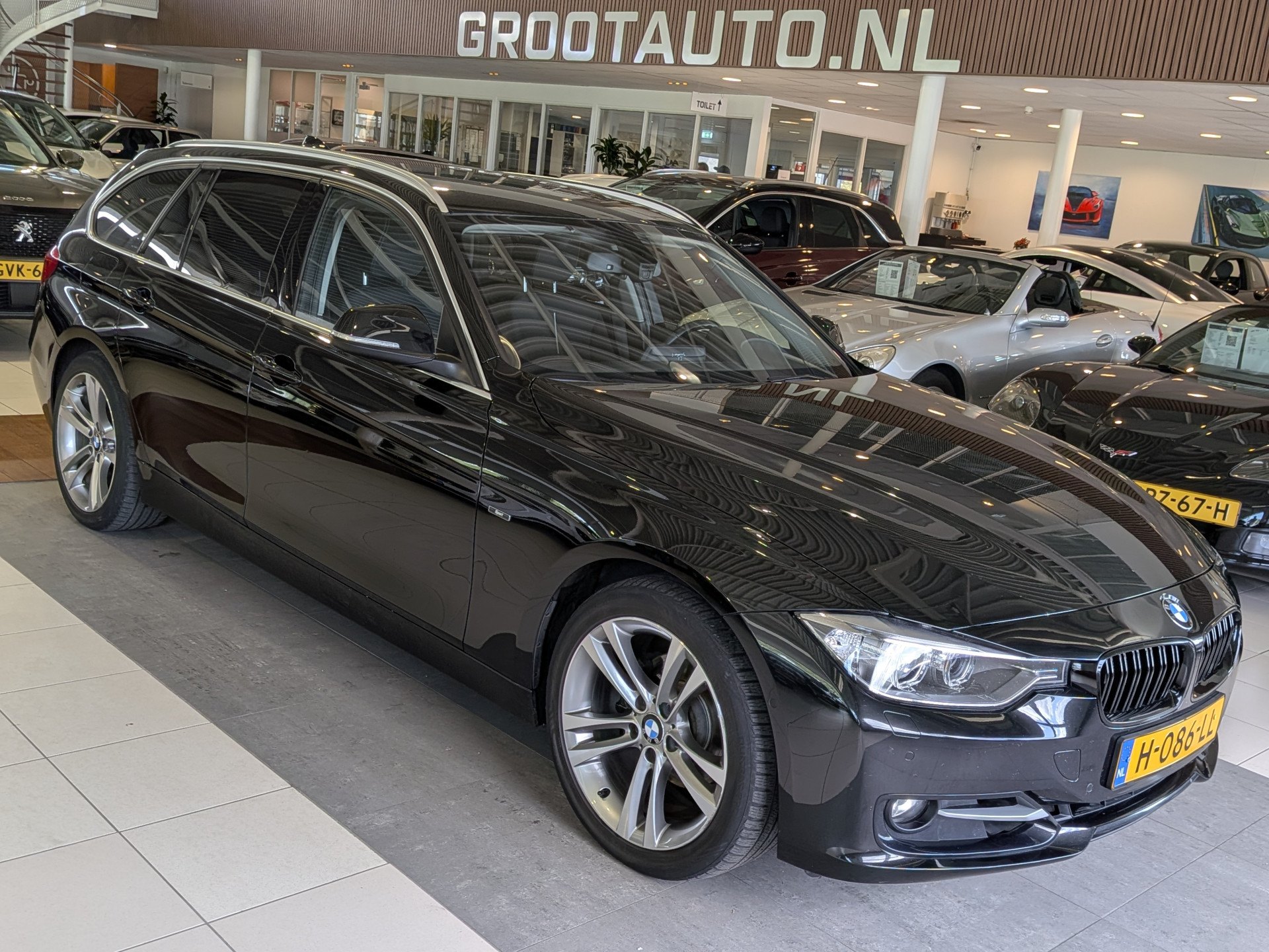 BMW 320i 320i High Executive 2013 - voorkant
