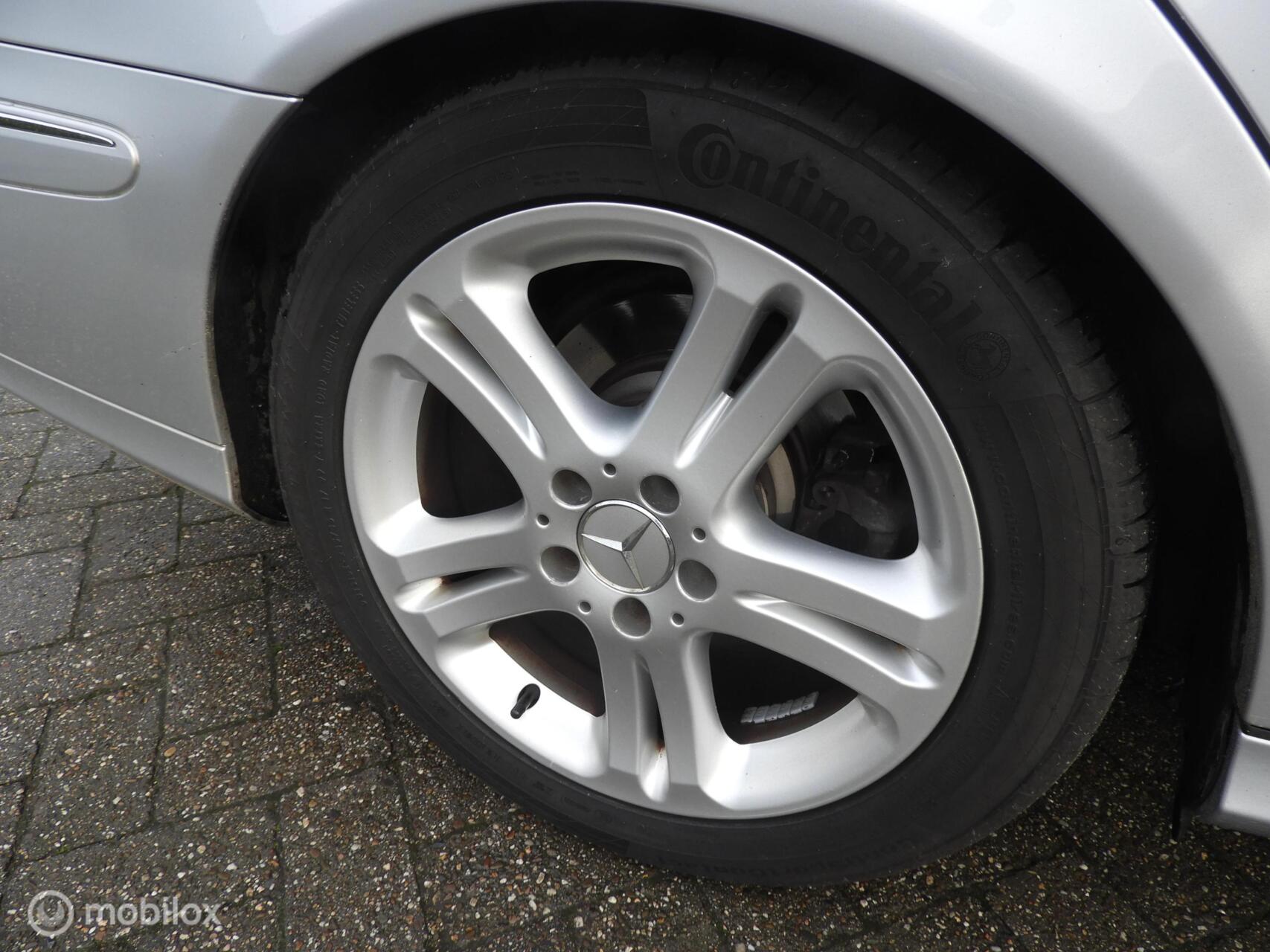 Foto van Mercedes-Benz E 200 Kompressor