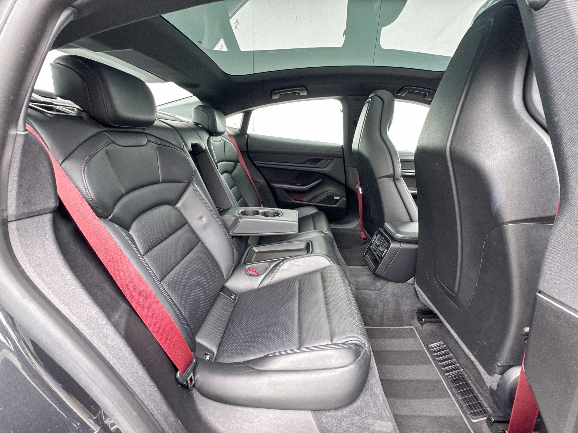 Foto van Porsche Taycan 4s