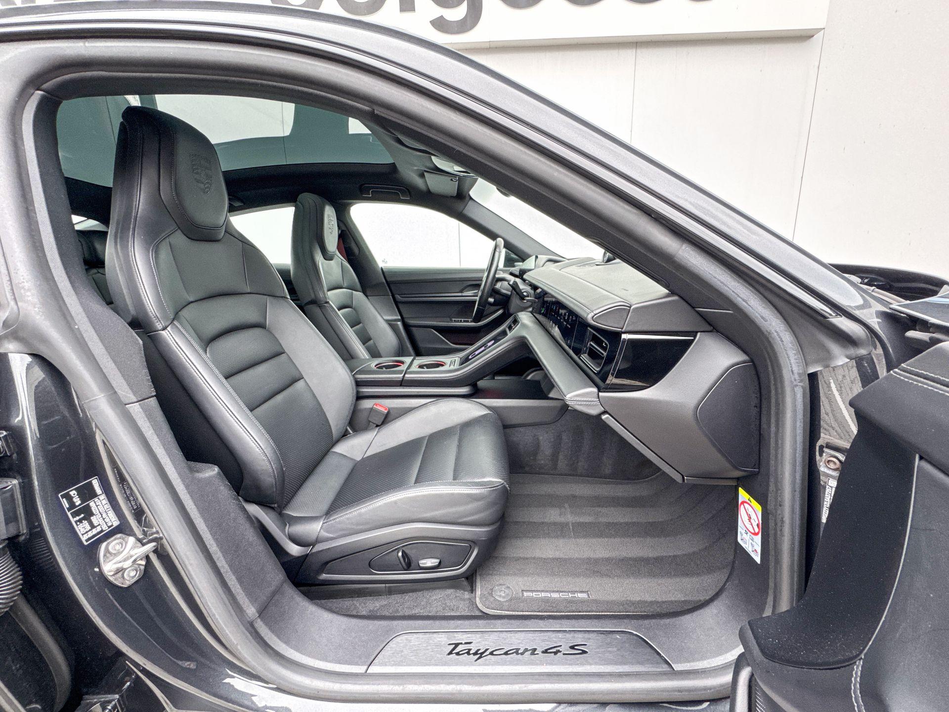 Foto van Porsche Taycan 4s