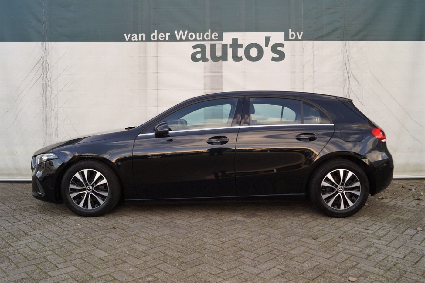 Mercedes-Benz A 180 D 180d Premium Style -LED-NAVI-ECC-PDC-CAM- 2020 - voorkant