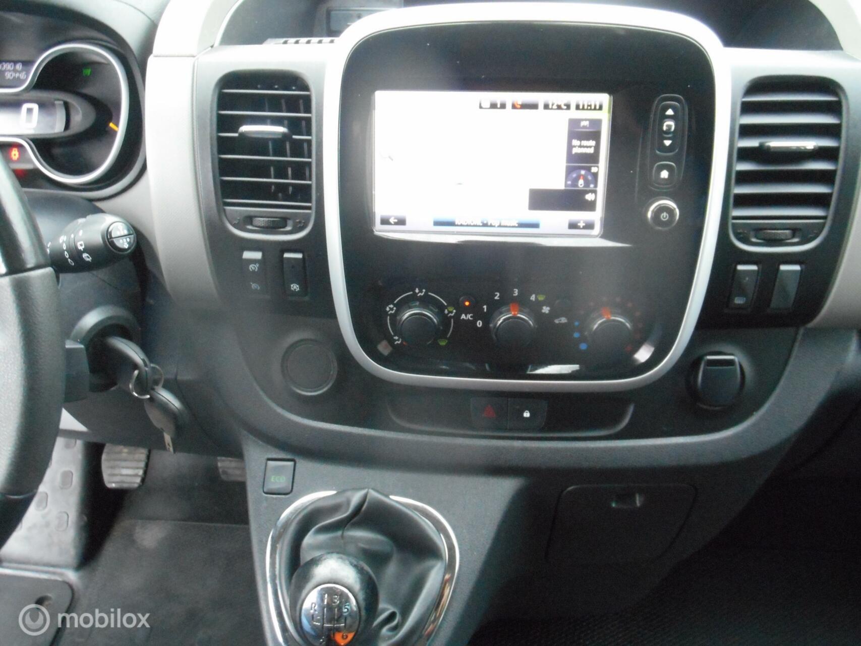 Foto van Renault Trafic Passenger