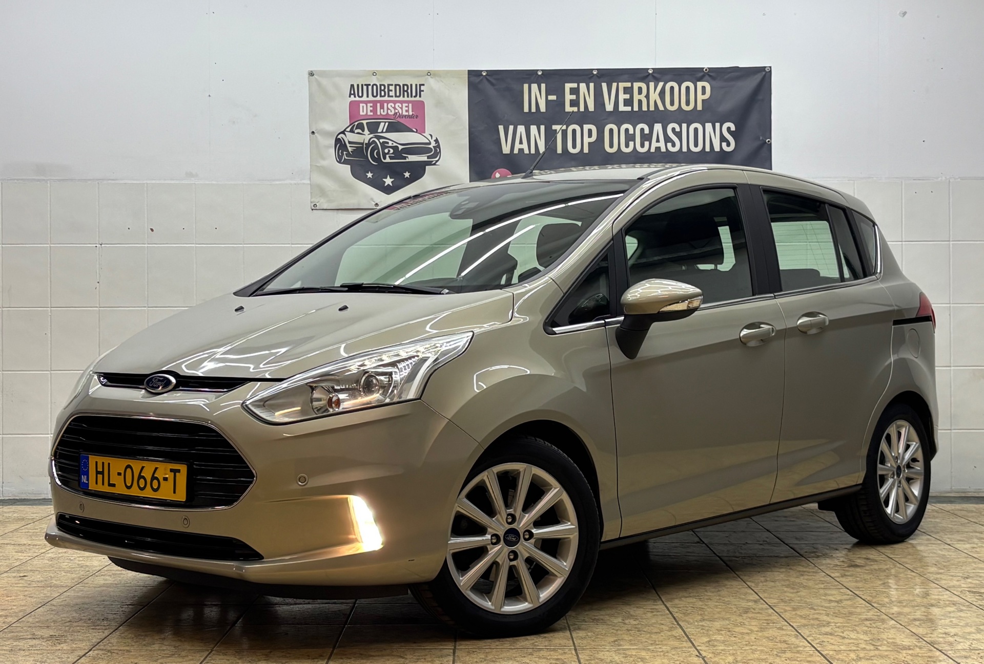 Ford B-max 1.0 EcoBoost Titanium/1STE EIG/ NW APK/GARANTIE 2015 - voorkant