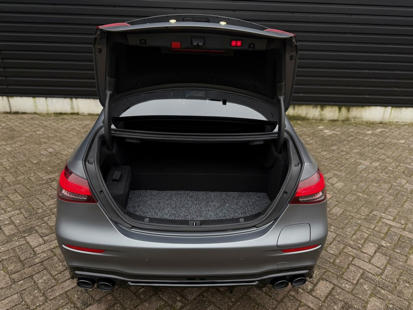 Foto van Mercedes-Benz E 300 E