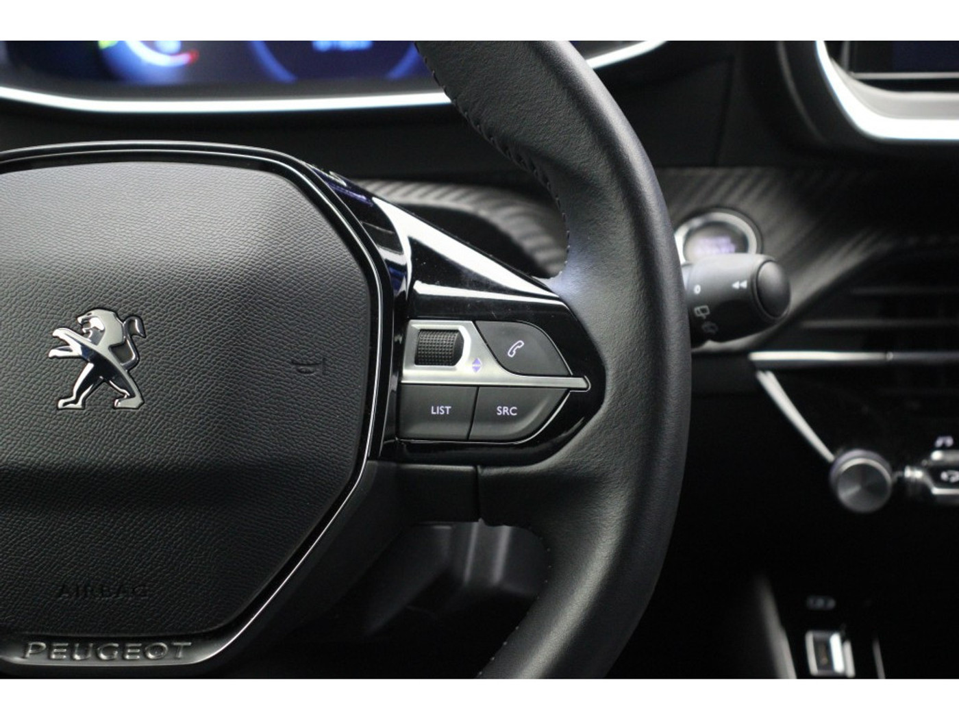 Foto van Peugeot E-2008