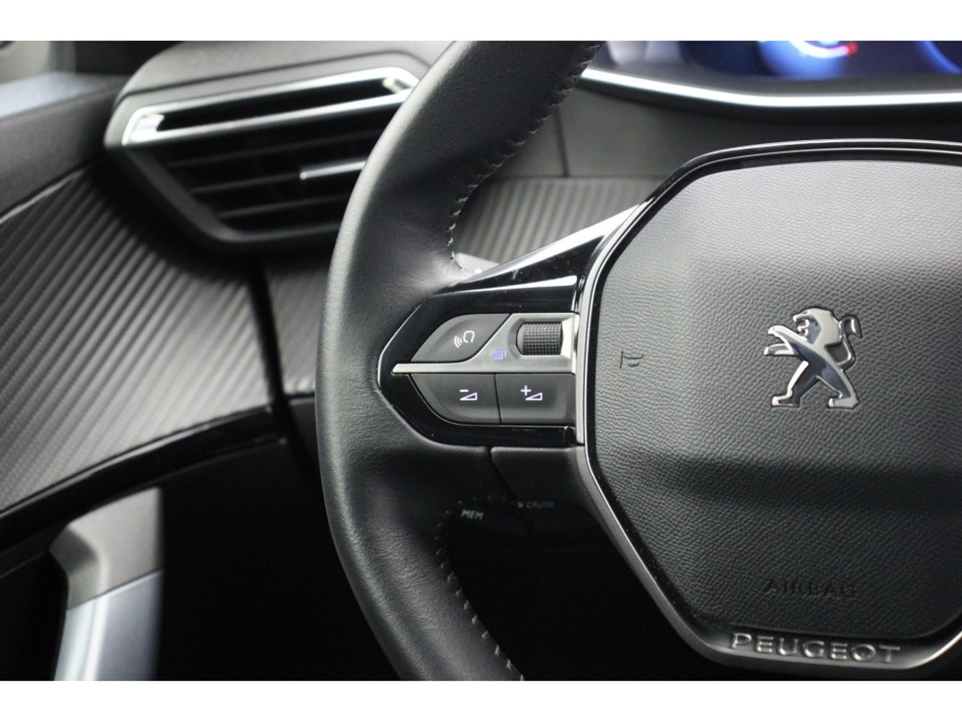 Foto van Peugeot E-2008