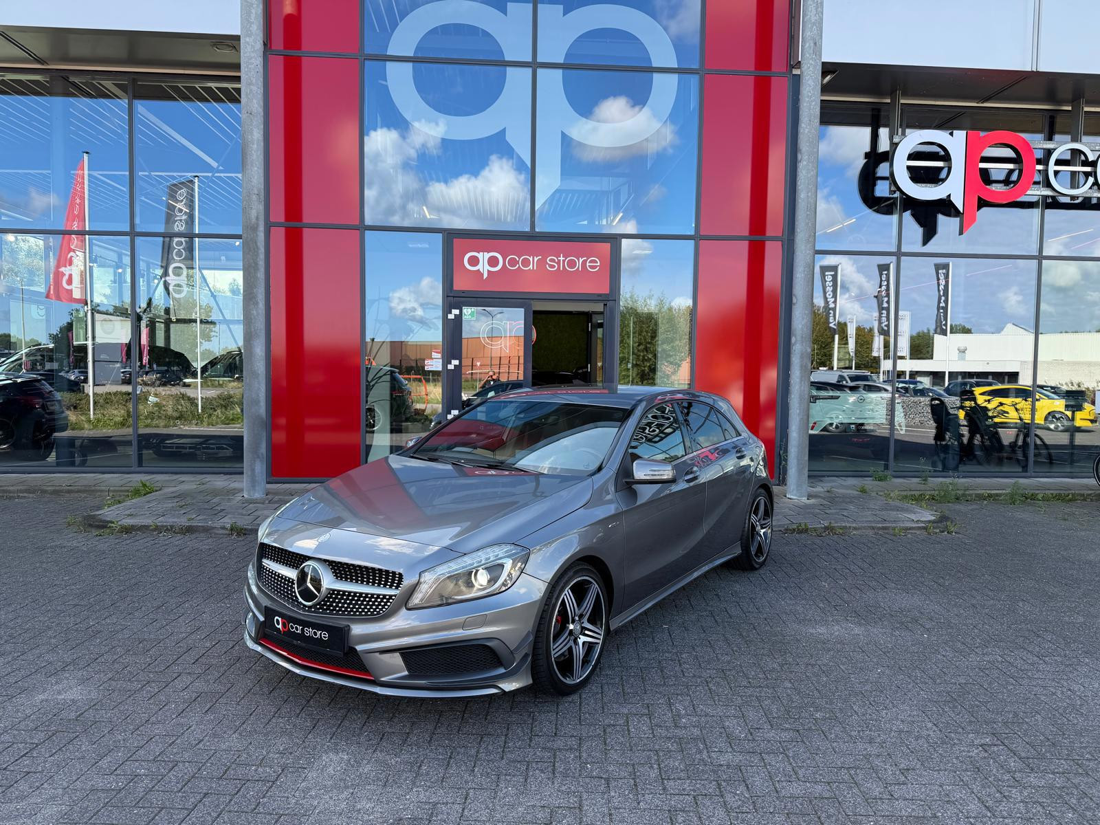 Mercedes-Benz A 250 250 Sport AMG/Panorama 2013 - voorkant