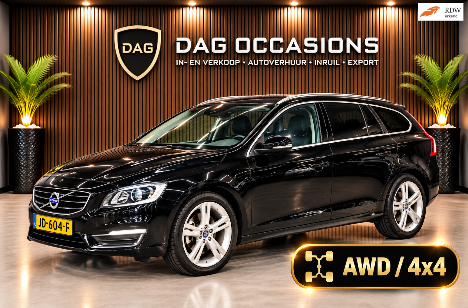 Volvo V60 Twin Engine 2.4 D6 Twin Engine R-Design 4x4|CAMERA|DEALER|LEER 2015 - voorkant