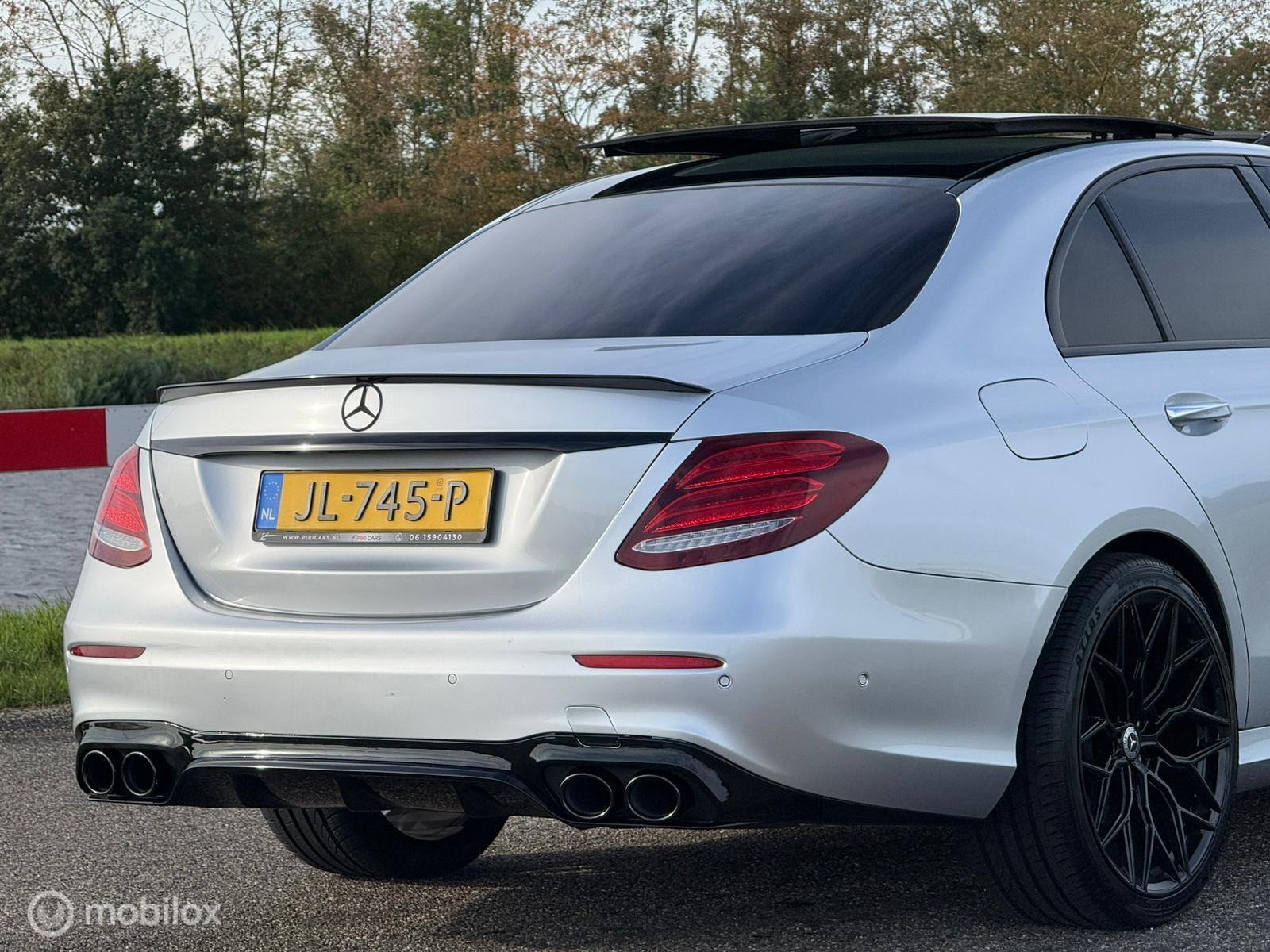 Foto van Mercedes-Benz E 220 D