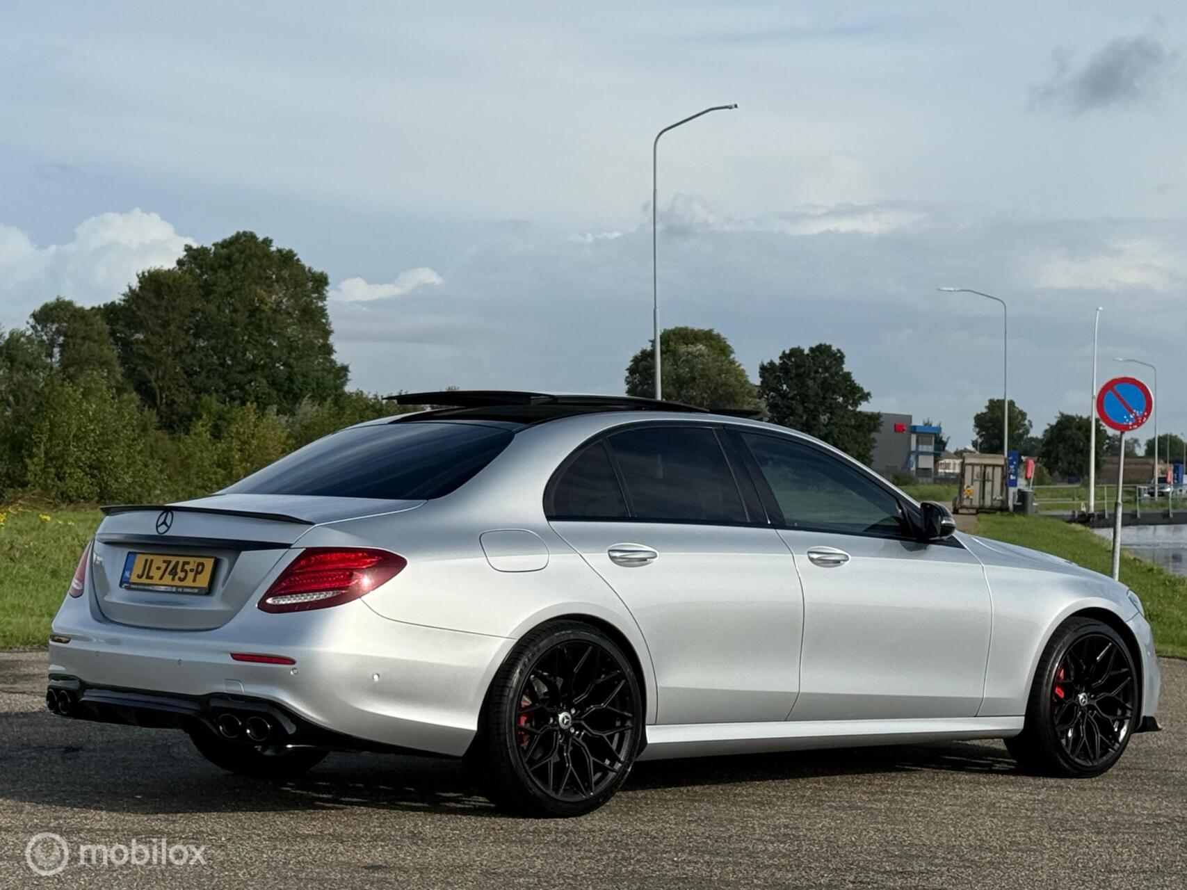 Foto van Mercedes-Benz E 220 D