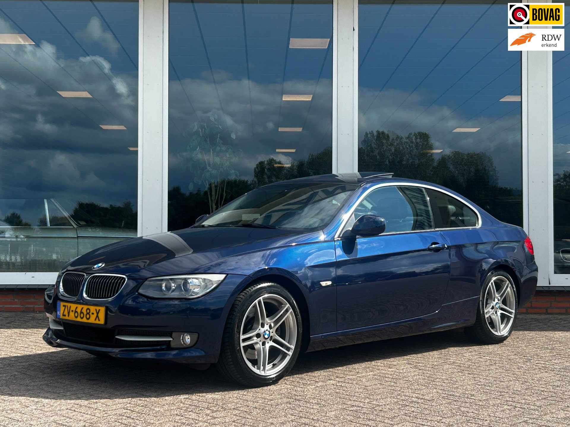 BMW 325i 325i Exclusive - Clima - Leder - 18 inch - Cruise 2013 - voorkant