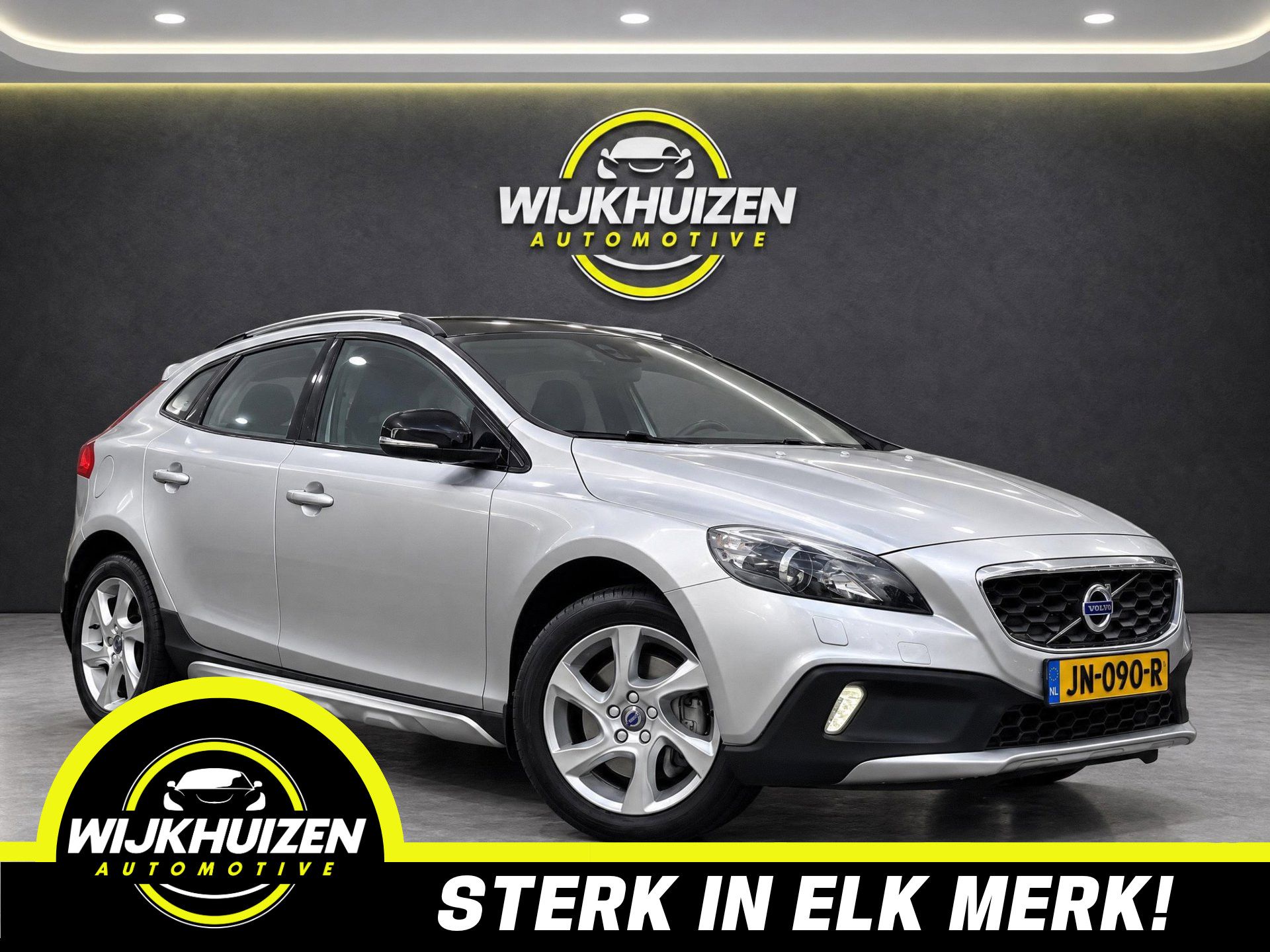 Volvo V40 Cross Country 2.0 T3 Momentum met Climate !!! Cruise !!! Led !!! Navigatie !!! 2016 - voorkant