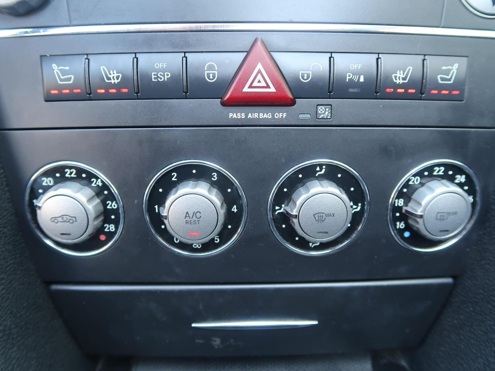 Foto van Mercedes-Benz SLK 200 Kompressor