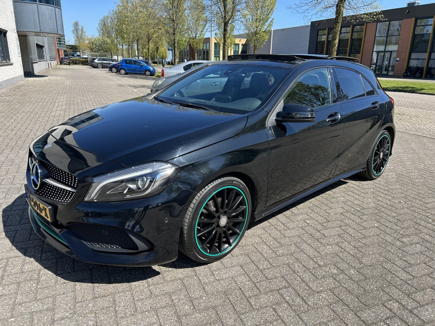 Mercedes-Benz A 200 200 MotorSport Ed. 1e EIG PANO NAVI NAP! 2016 - voorkant