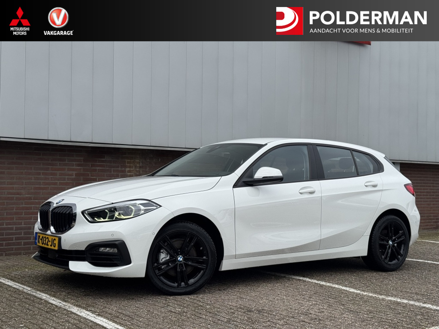 BMW 118i 118i Executive Ed. 2021 - voorkant
