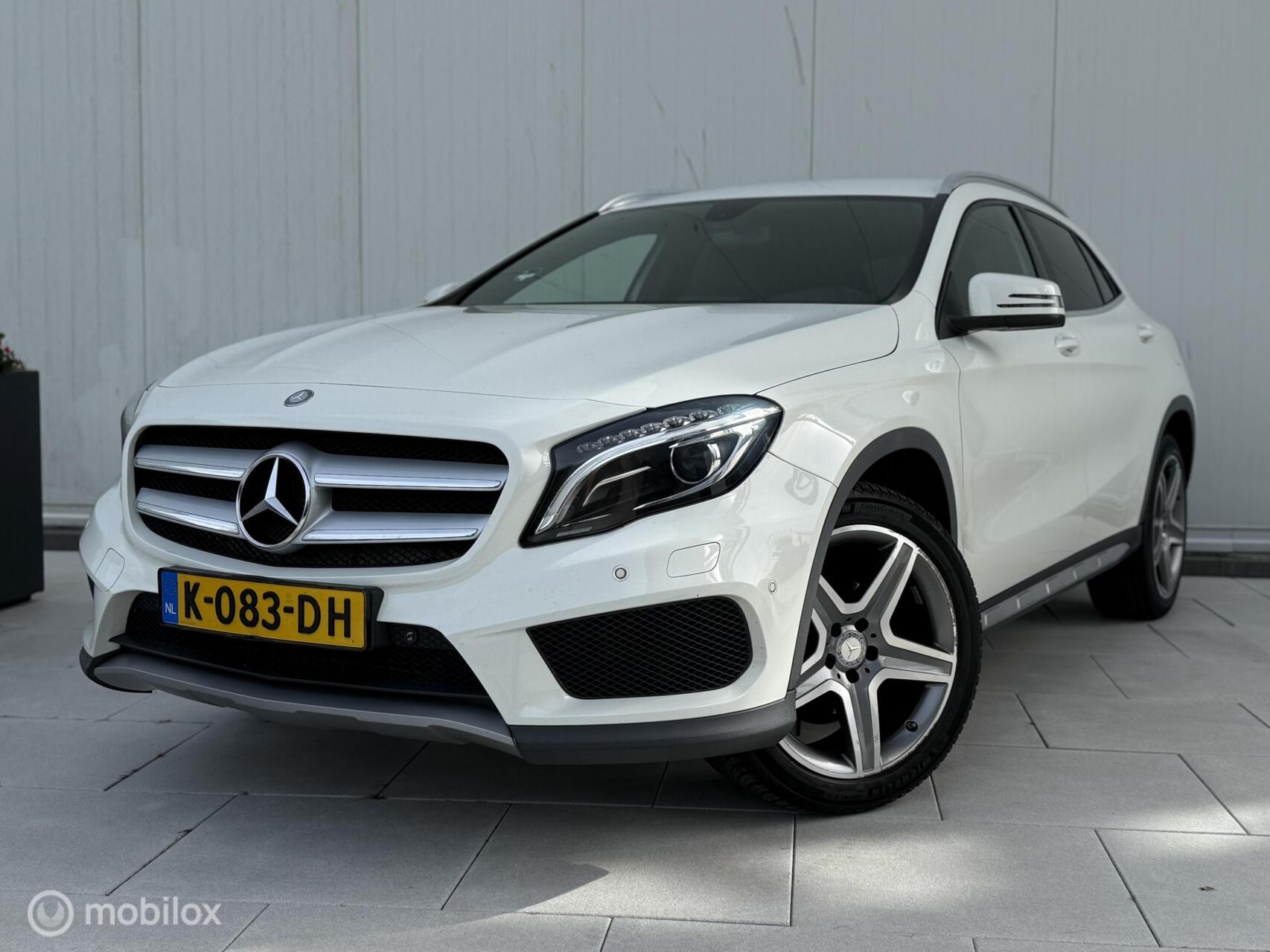 Mercedes-Benz Gla 200 200 AMG-Line BT Cruise Historie Prestige 2015 - voorkant