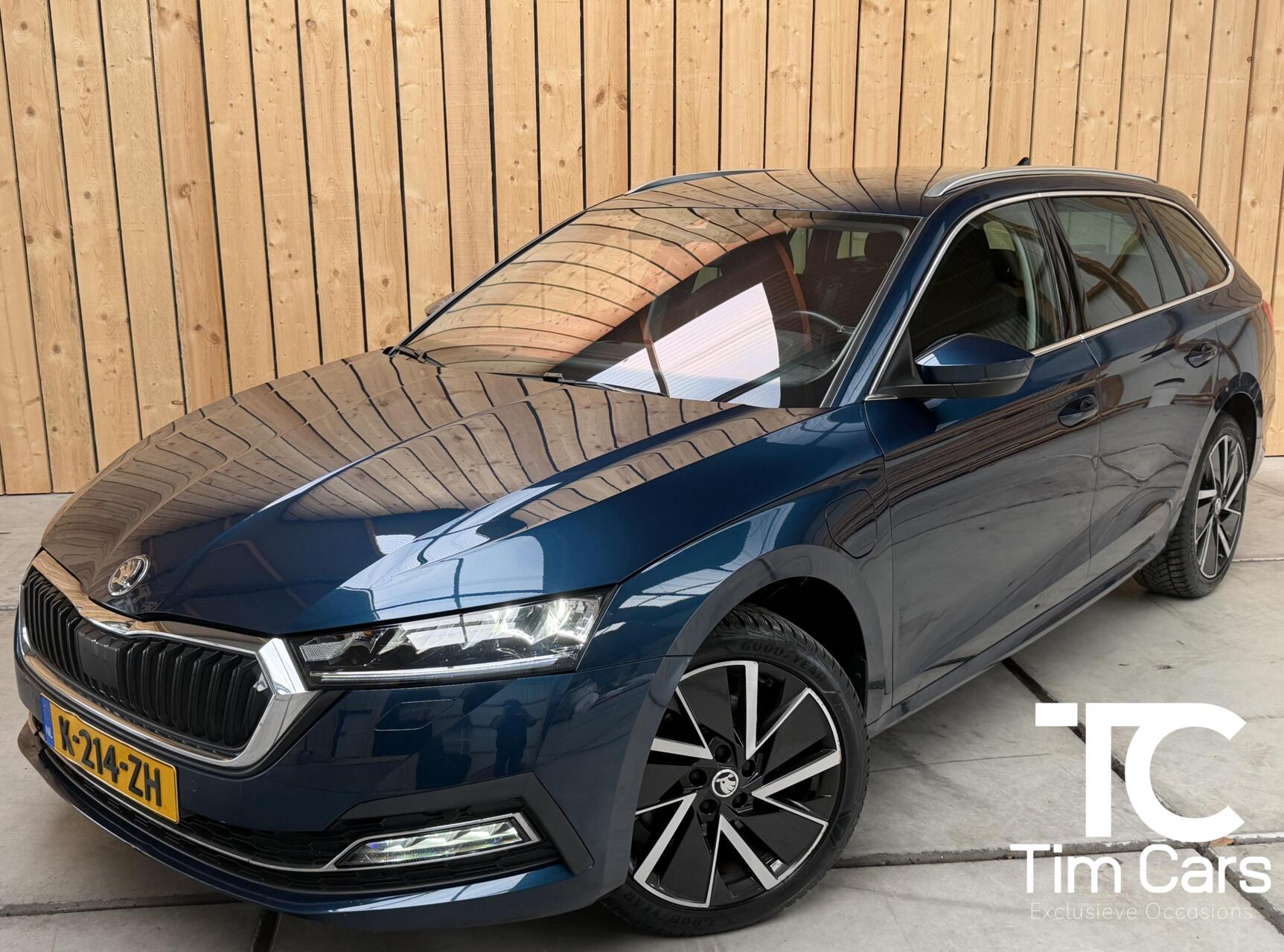 Skoda Octavia 1.4 TSI iV PHEV Business Edition Plus Apple CarPlay/Android Auto | Achteruitrijcamera | Adaptieve cruise control | Climate control | Dodehoek detectie | LED verlichting | Parkeersensoren voor en achter | Trekhaak 2021 - voorkant