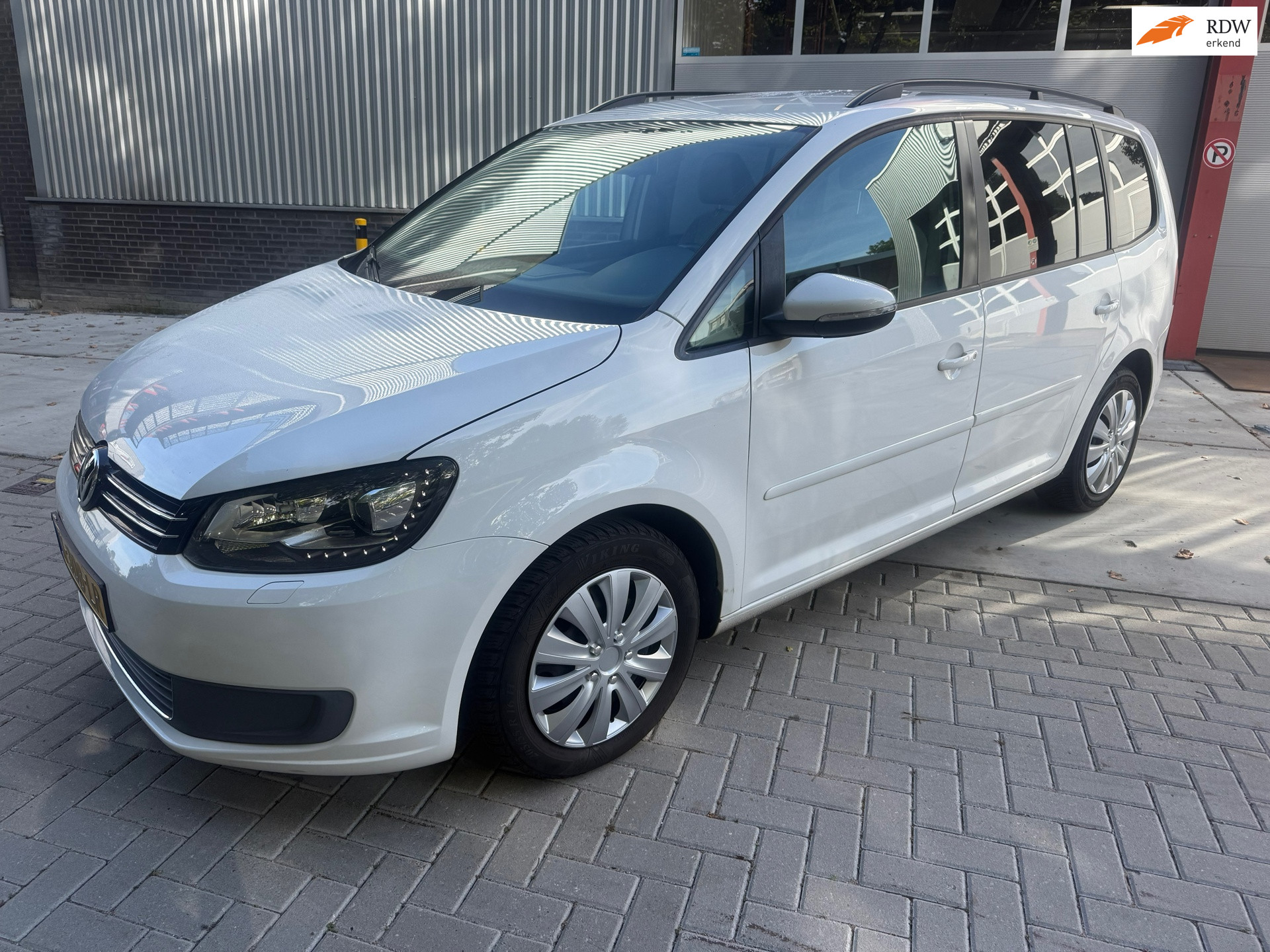Volkswagen Touran 1.2 TSI Trendline Bluemotion 7p. NAVI AIRCO 2011 - voorkant