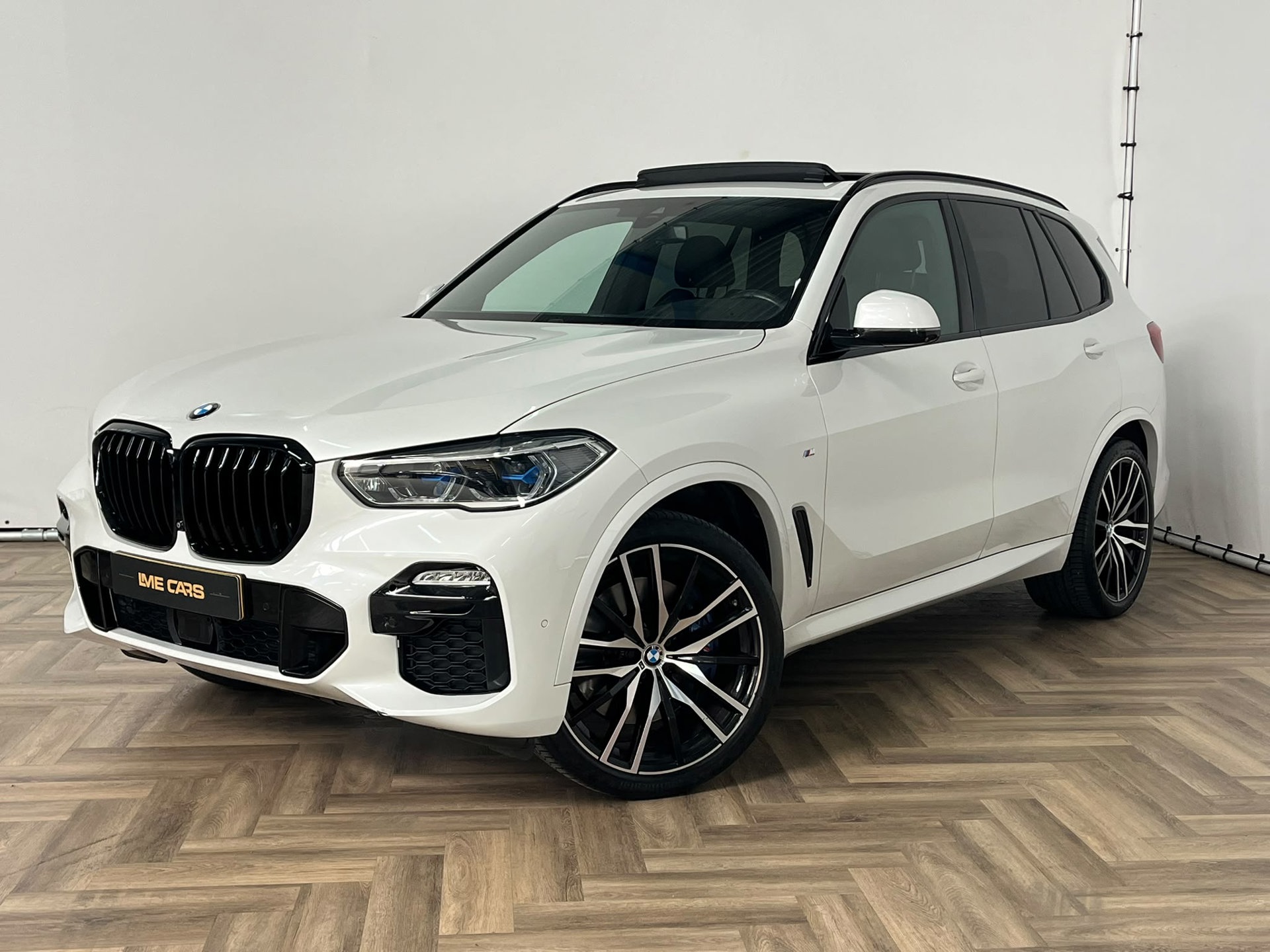 BMW X5 Xdrive40i XDrive40i High Executive|HUD|SFEER|LASER|INRUIL MOGELIJK 2020 - voorkant