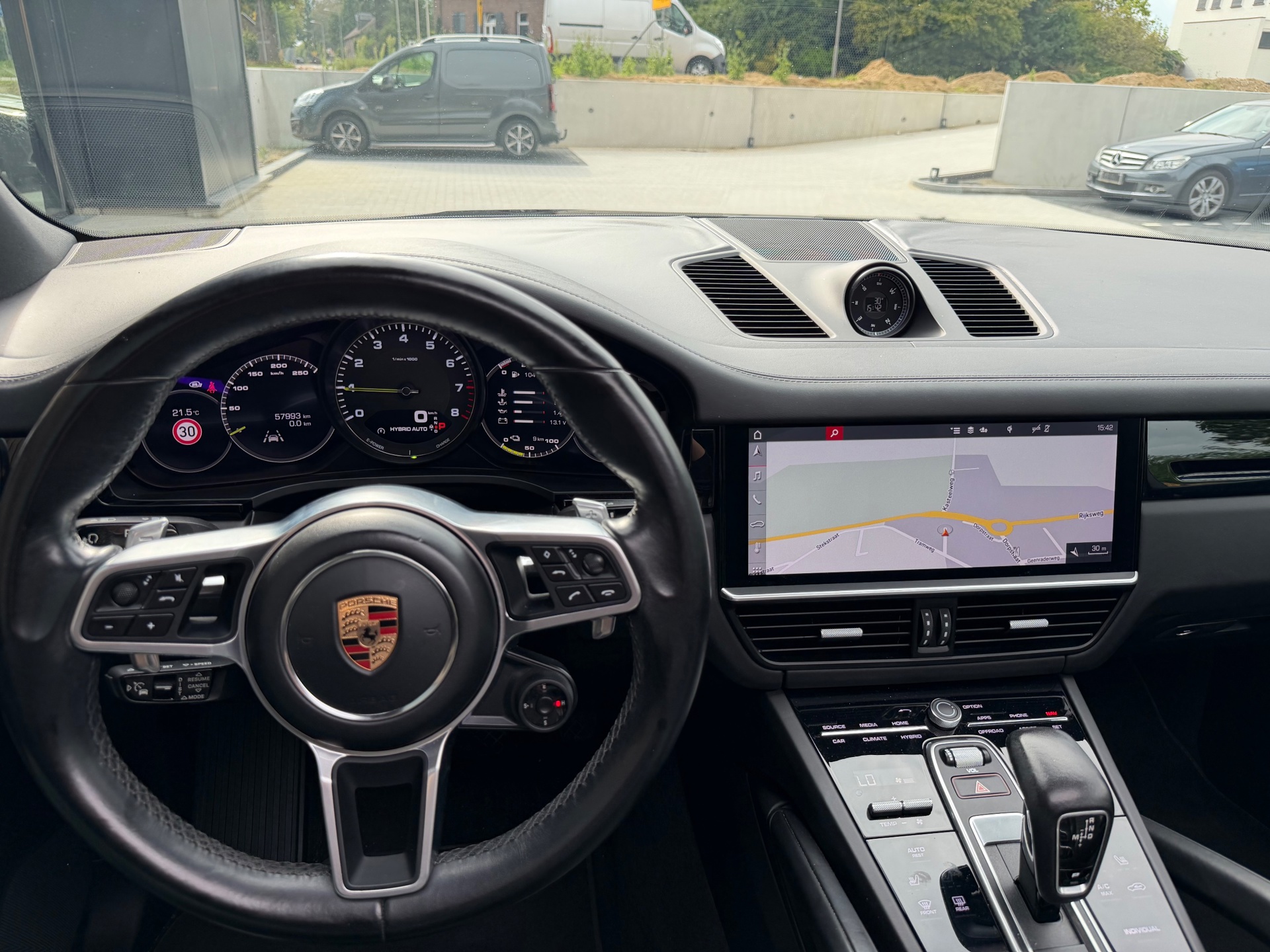 Foto van Porsche Cayenne E-hybrid