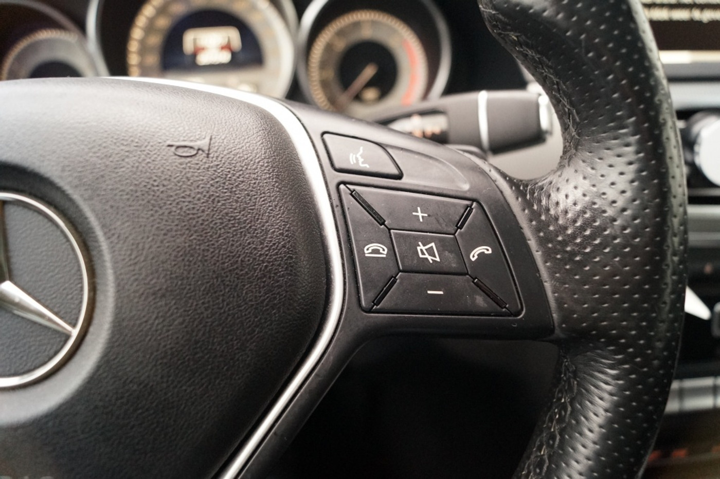 Foto van Mercedes-Benz E 200 Bluetec
