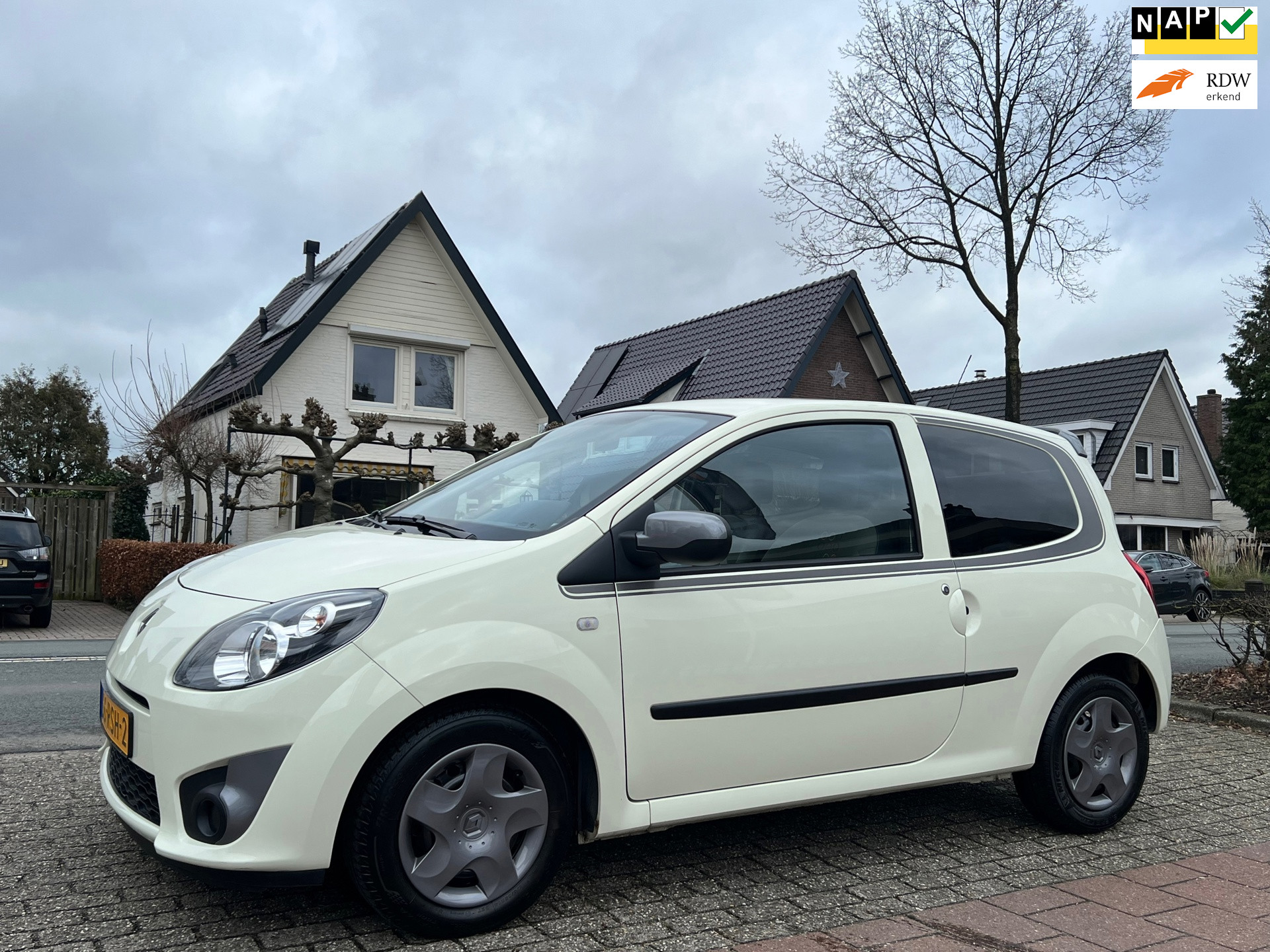 Renault Twingo 1.2-16V Collection 84.000 km NL-AUTO-NAP 2011 - voorkant