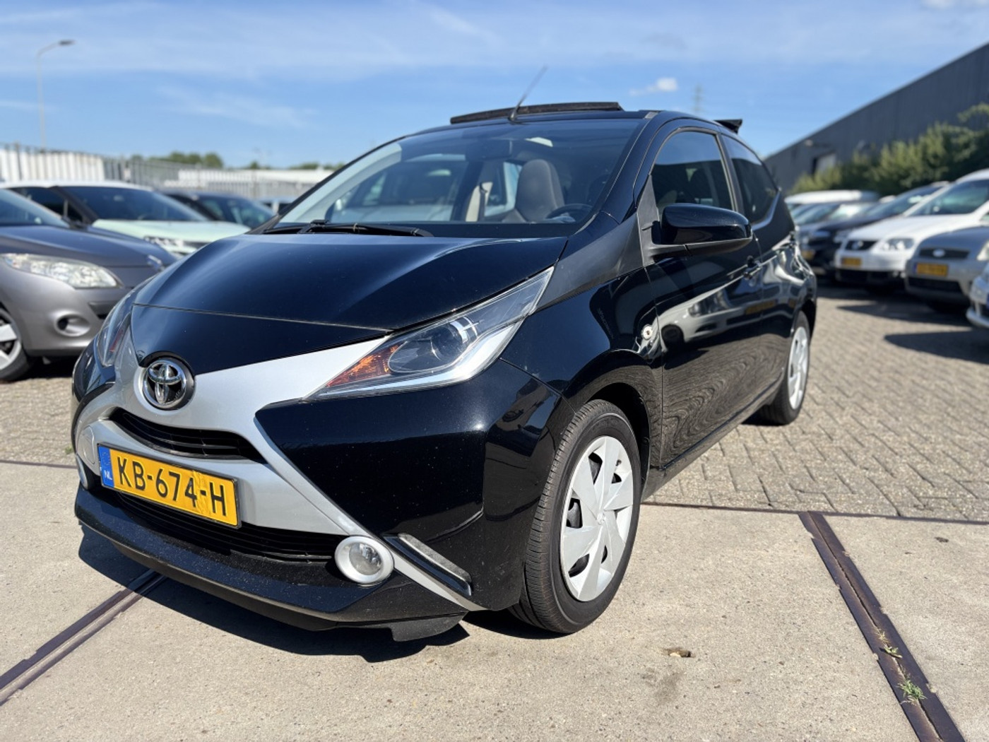 Toyota Toyota Aygo 1.0 VVT-i x-wave AIRCO!CABRIO! 2016 - voorkant