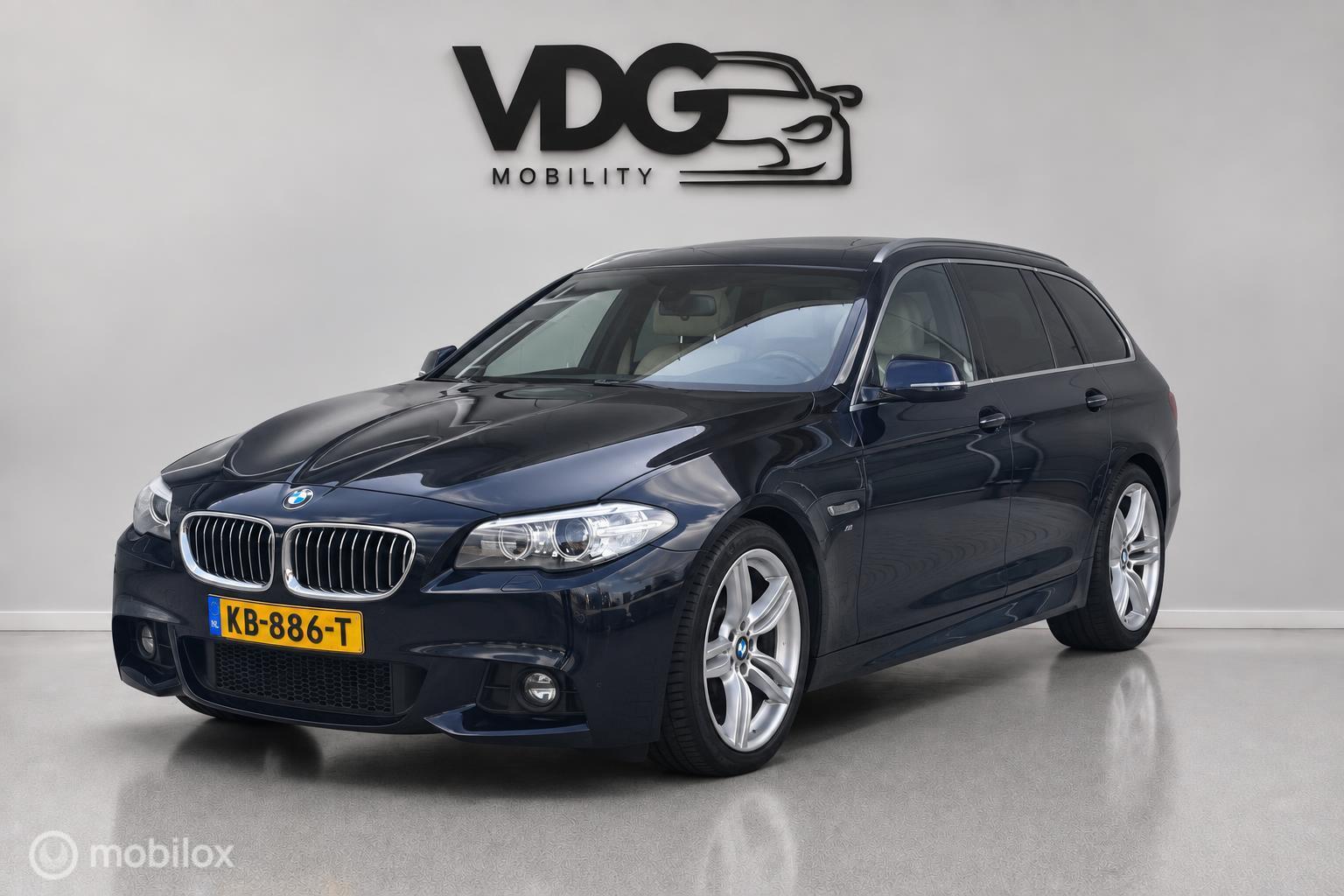 BMW 520i 520i 3X M-Sport|Pano|Comfortzetel|Carbonschwarz|Memory|Flippers 2016 - voorkant
