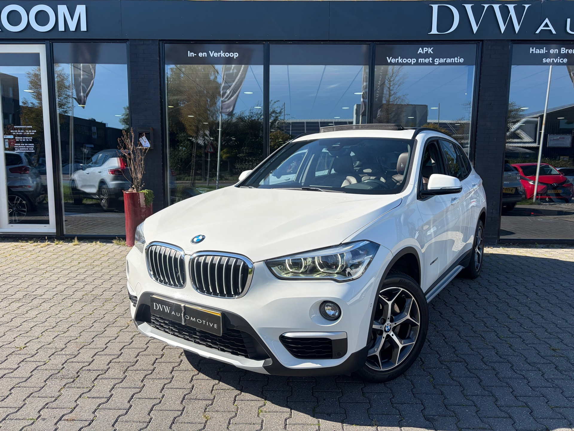 BMW X1 Sdrive20i SDrive20i Centennial High Executive, Panorama dak 2016 - voorkant