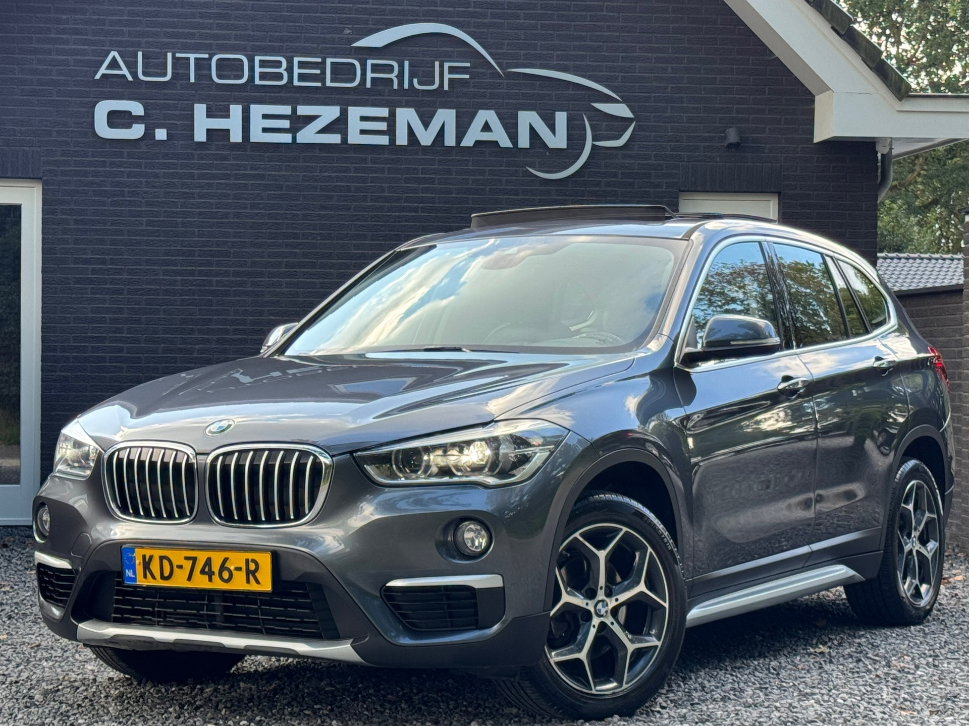 BMW X1 Sdrive18i SDrive18i Centennial Executive Panoramadak LEDER LED XENON Cruise Climate Control Navi 2016 - voorkant