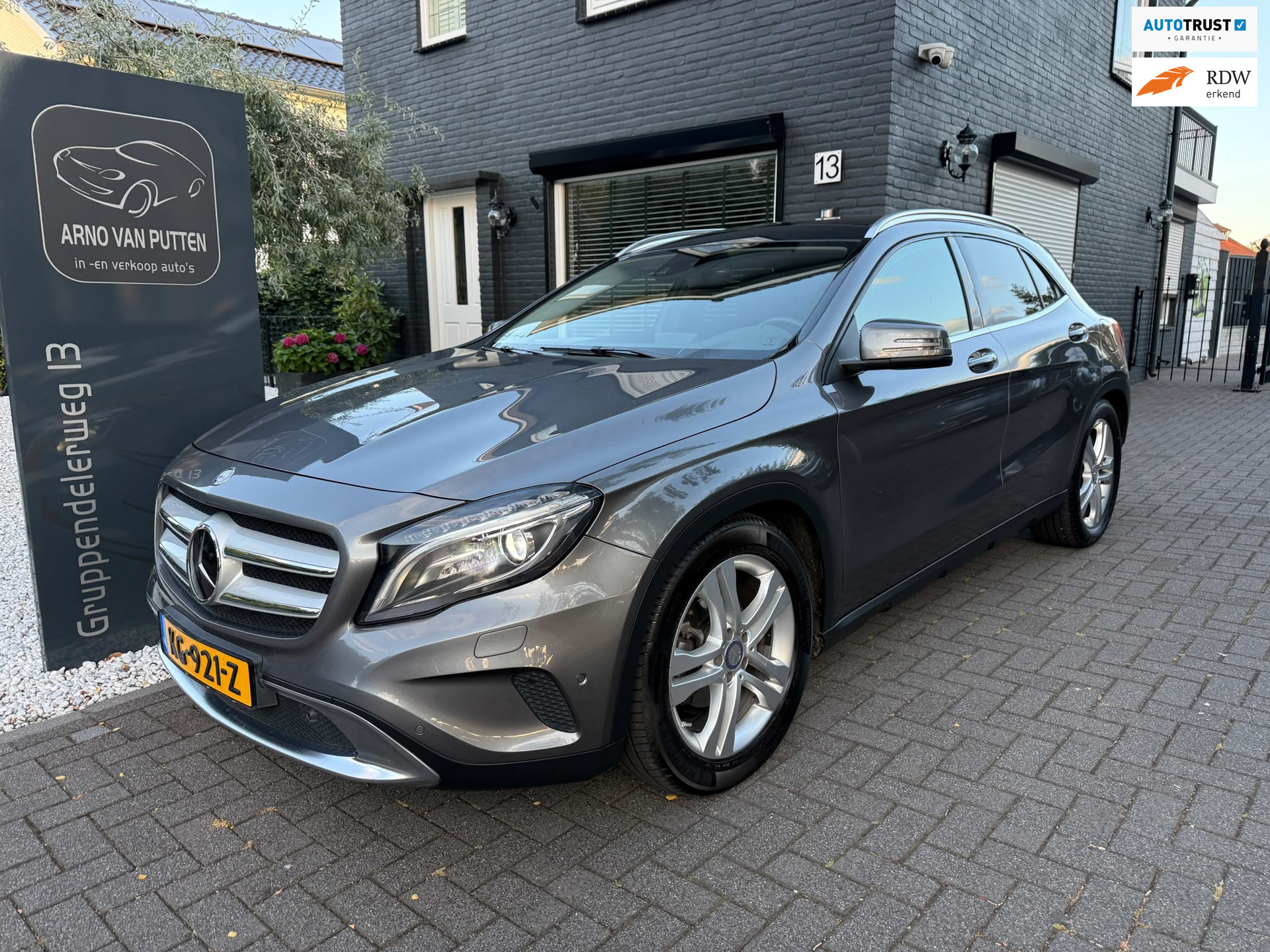 Mercedes-Benz Gla 220 CDI 220 CDI Prestige Pano/ memory /Leer /Camera /Led /Trekhaak /Euro 6 2015 - voorkant
