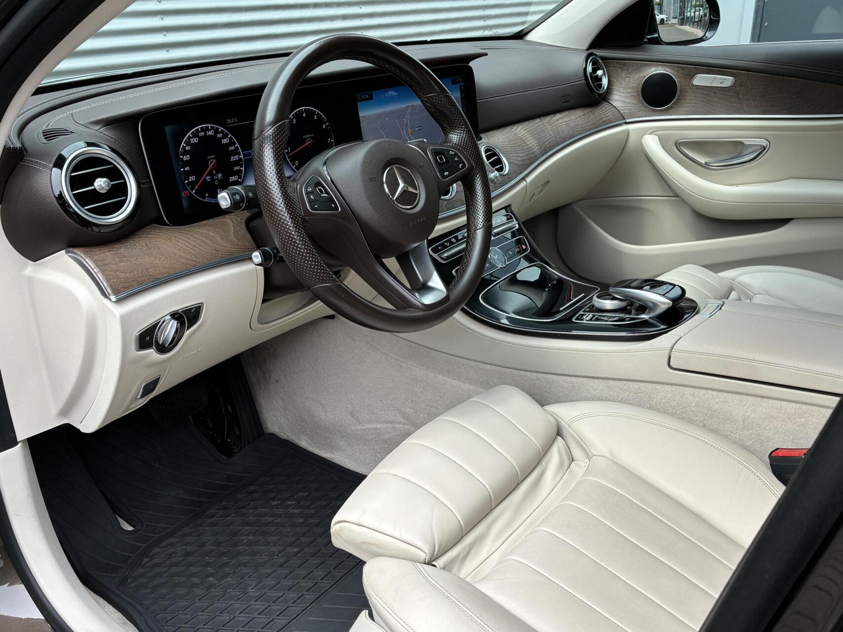Foto van Mercedes-Benz E 200