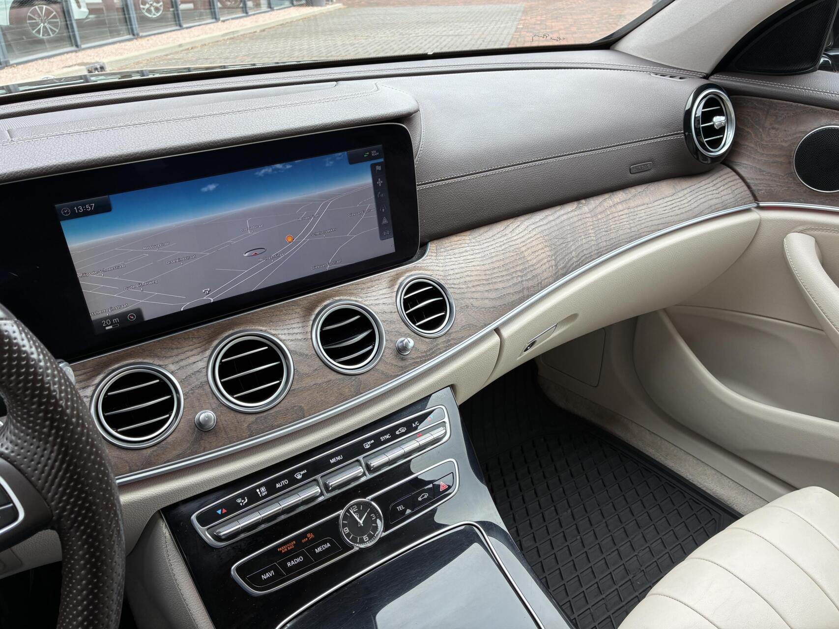 Foto van Mercedes-Benz E 200