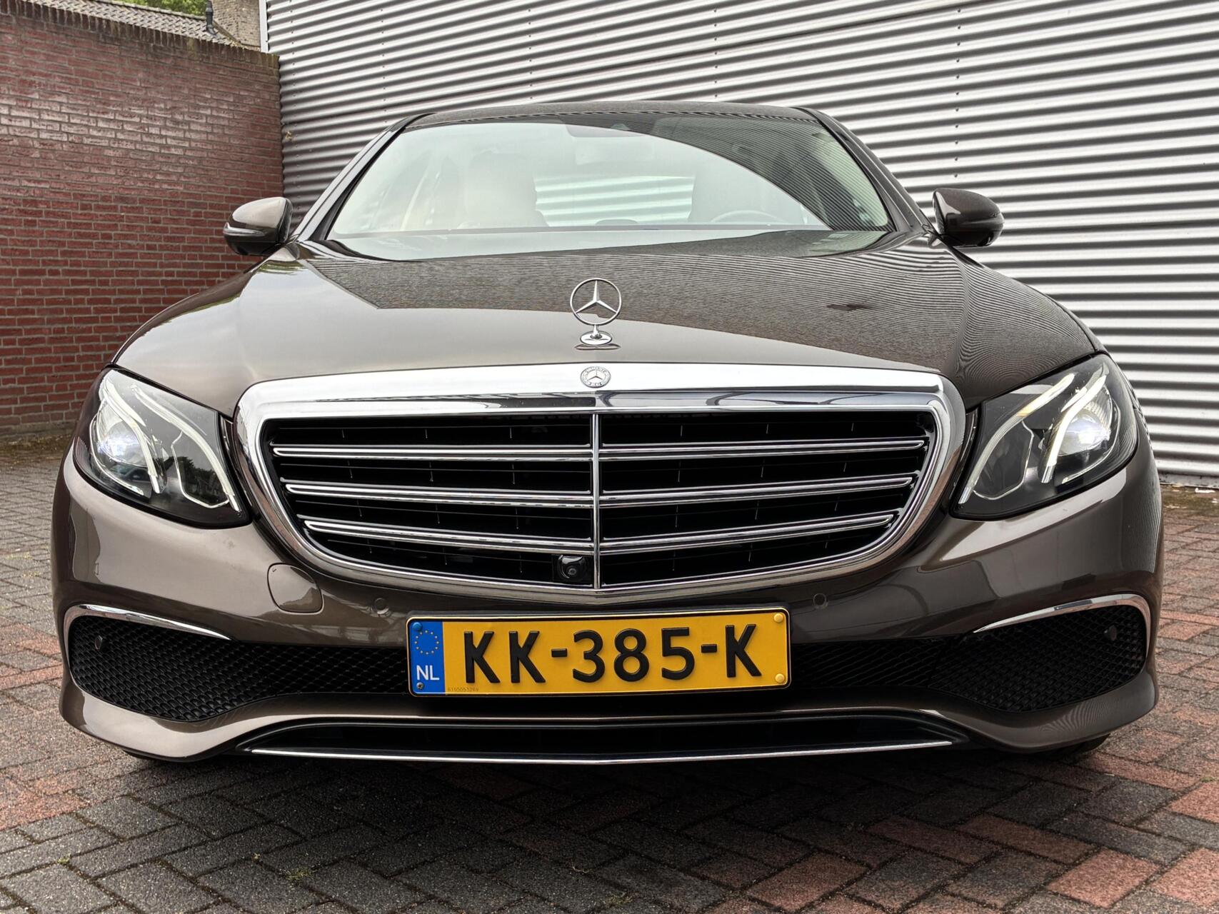 Foto van Mercedes-Benz E 200