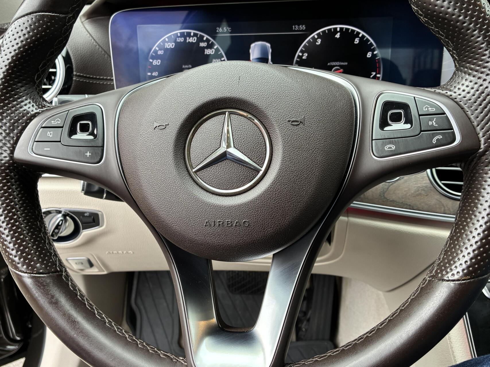 Foto van Mercedes-Benz E 200