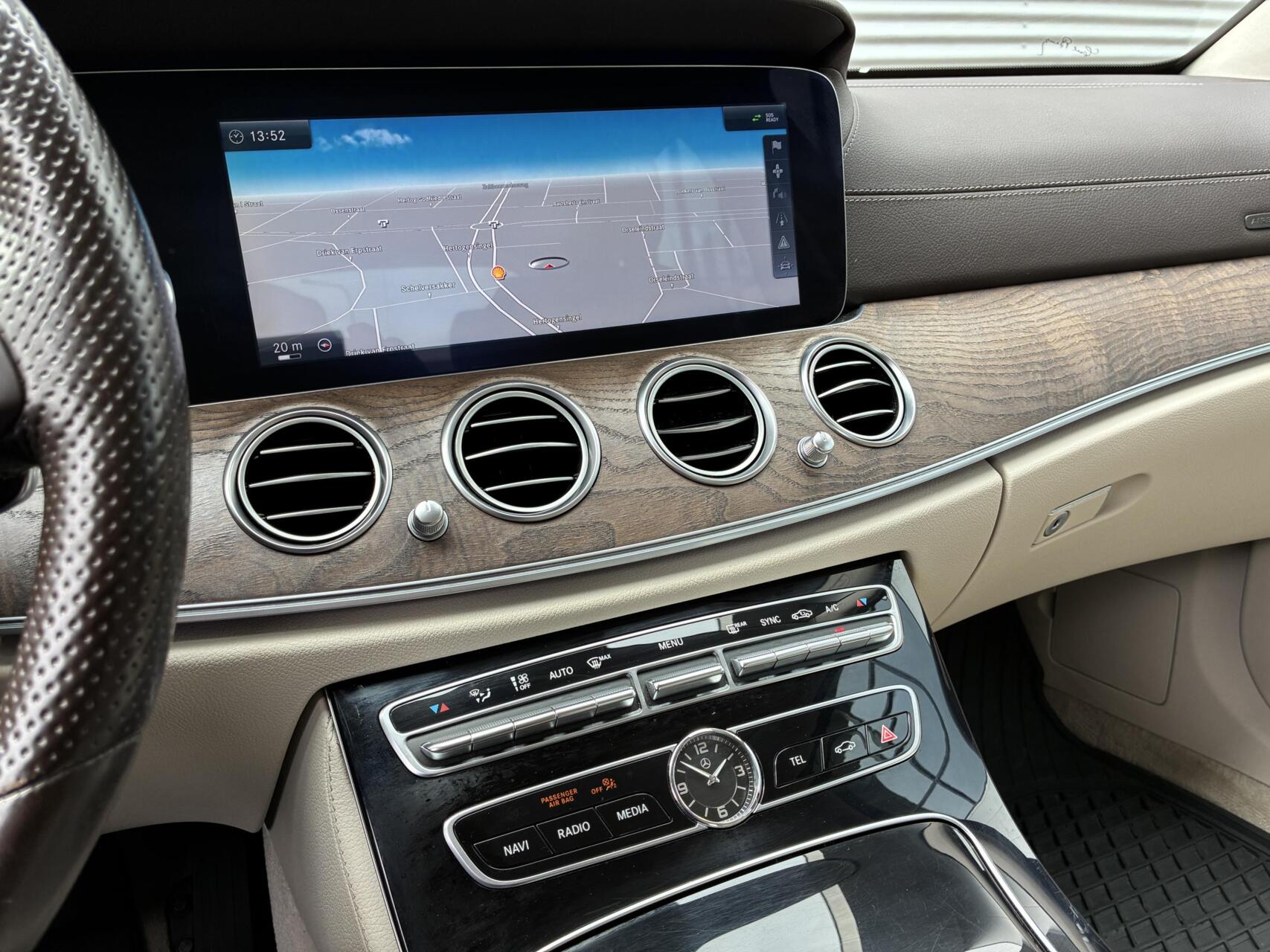 Foto van Mercedes-Benz E 200