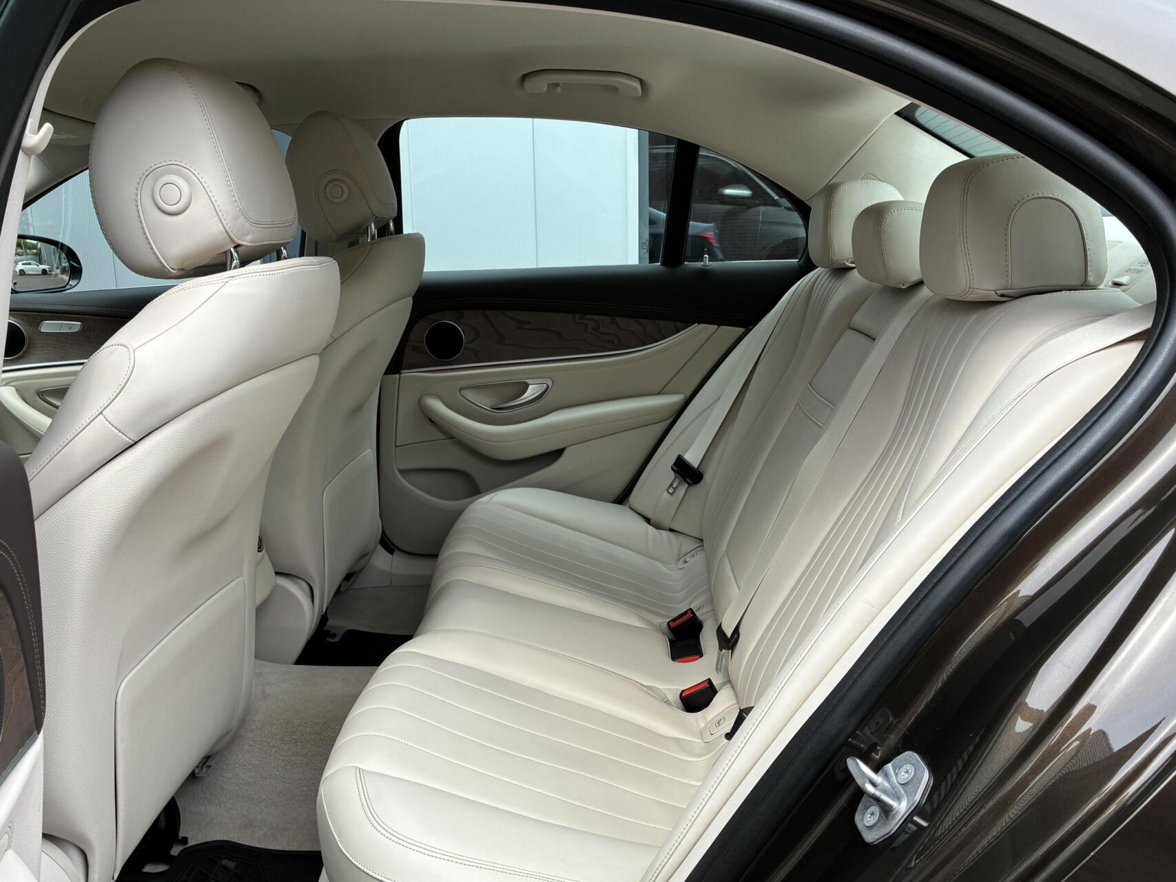 Foto van Mercedes-Benz E 200