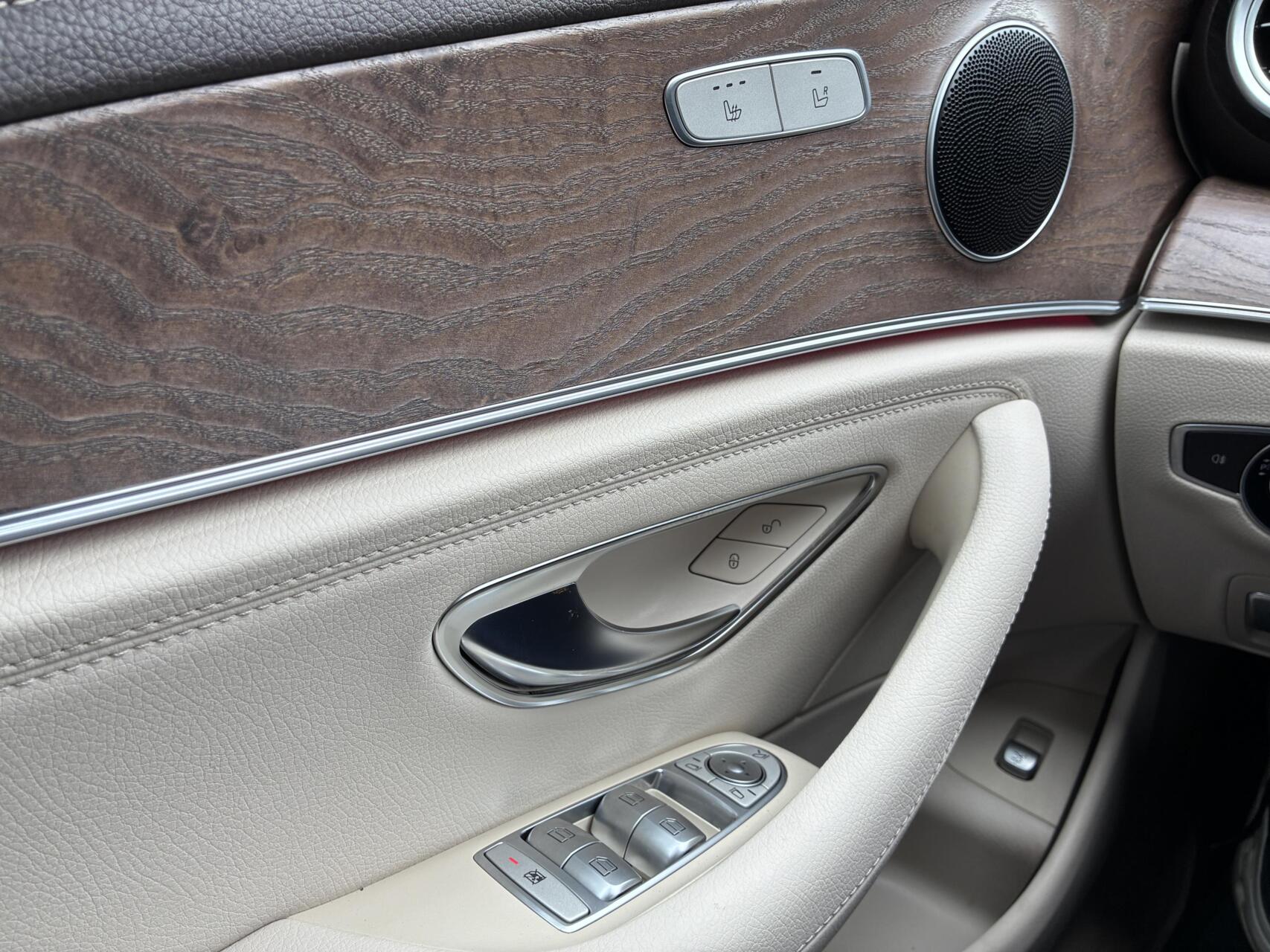 Foto van Mercedes-Benz E 200