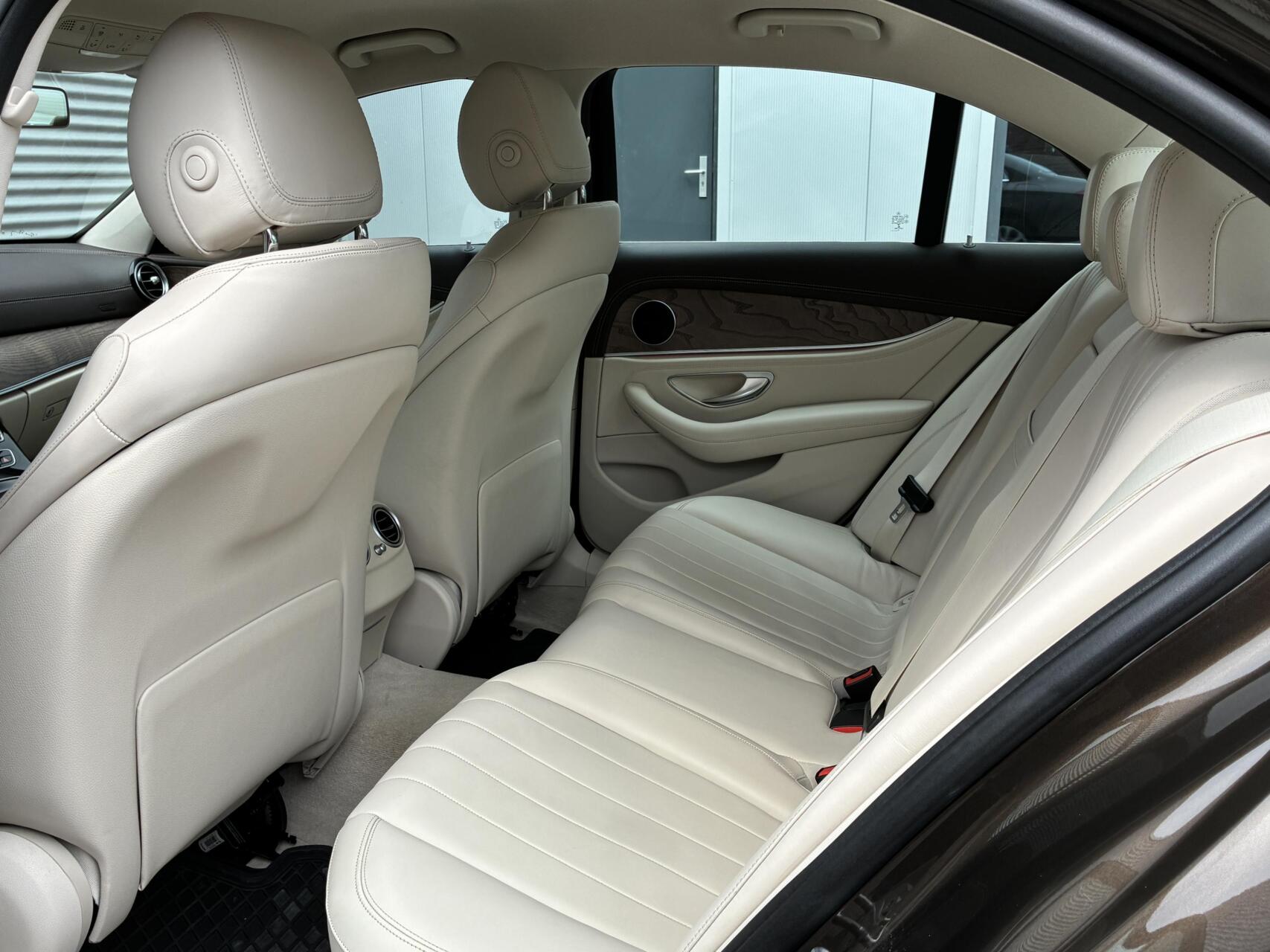 Foto van Mercedes-Benz E 200
