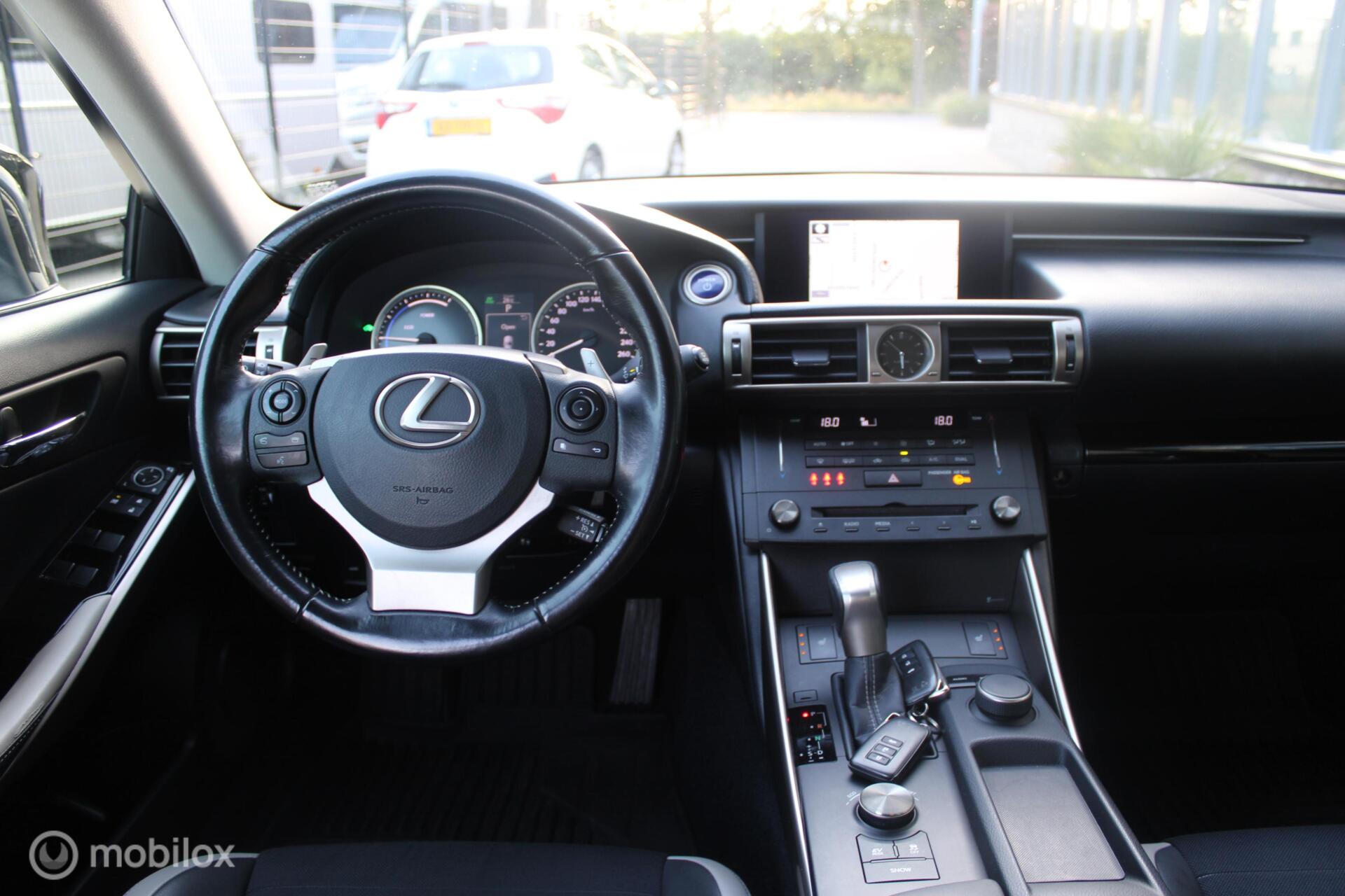 Foto van Lexus Lexus Is300h