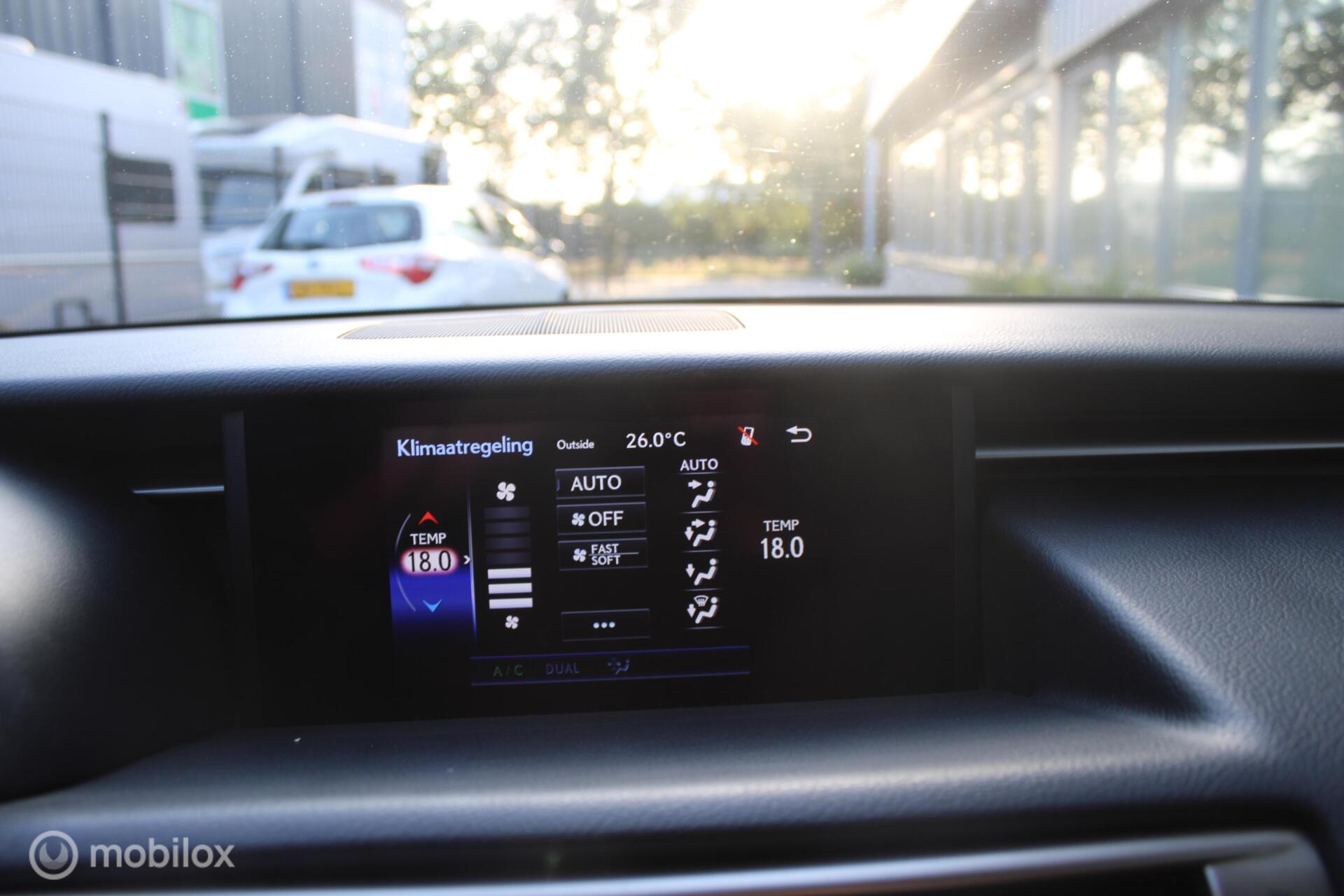 Foto van Lexus Lexus Is300h