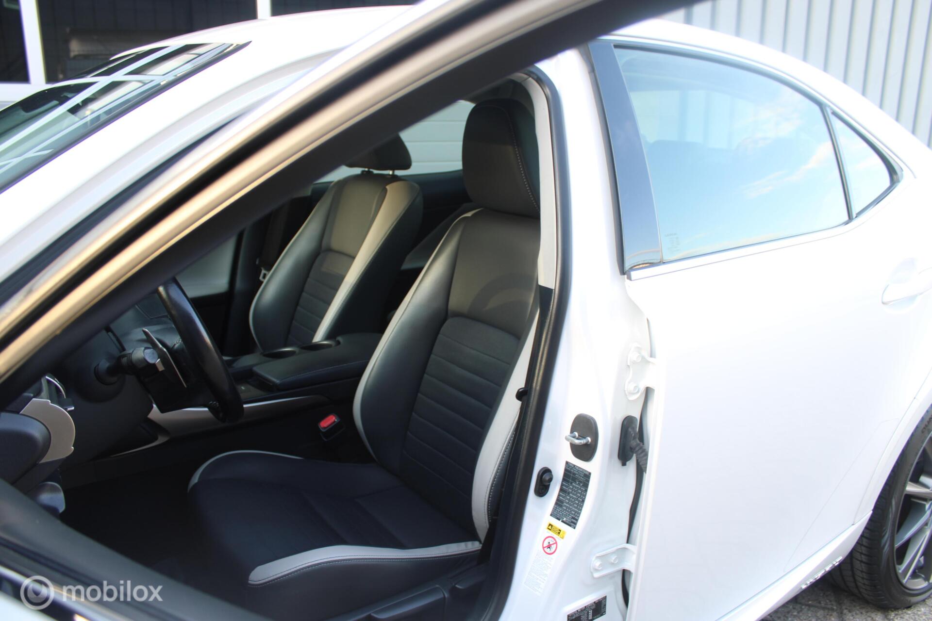 Foto van Lexus Lexus Is300h