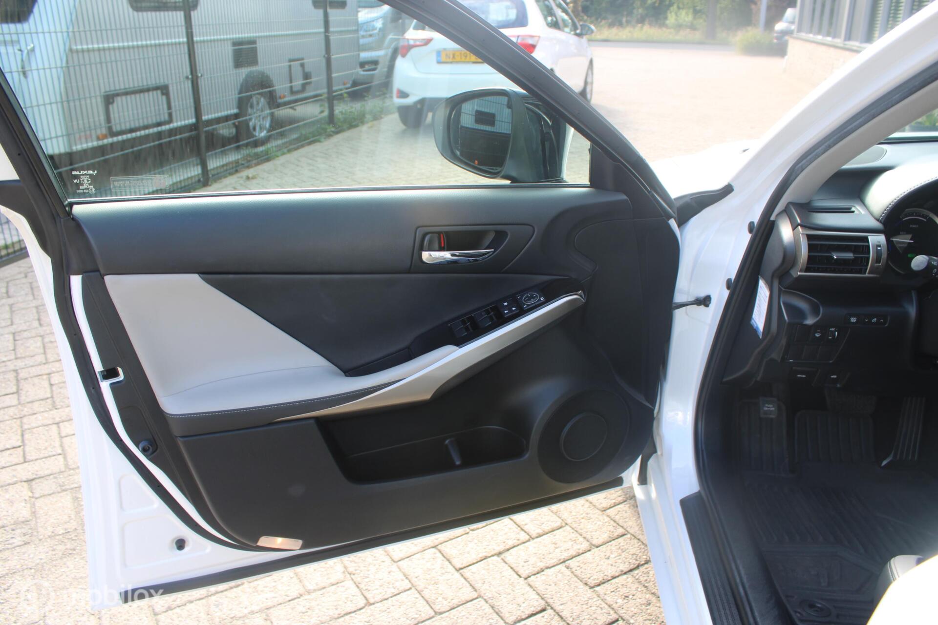 Foto van Lexus Lexus Is300h