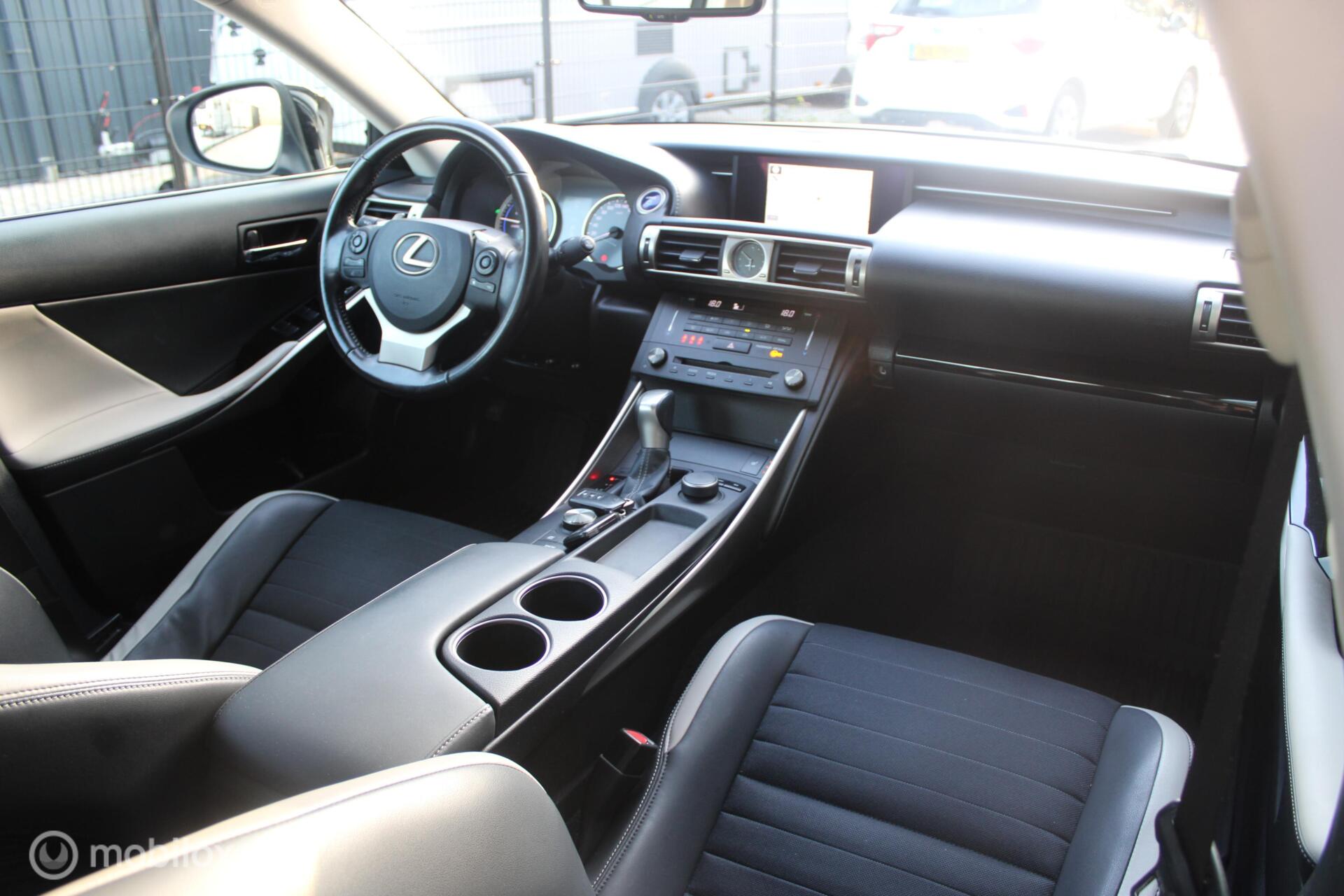 Foto van Lexus Lexus Is300h