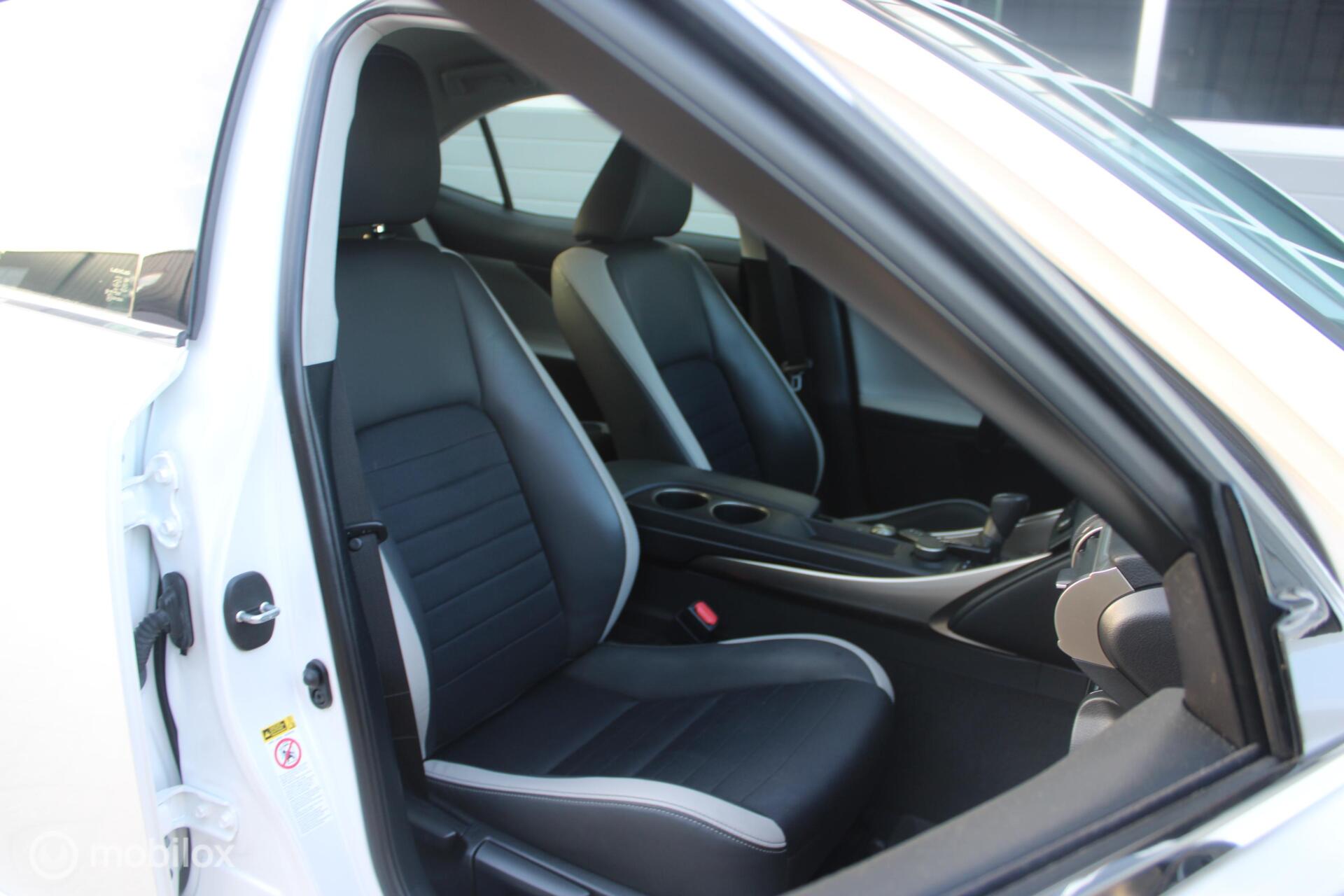 Foto van Lexus Lexus Is300h